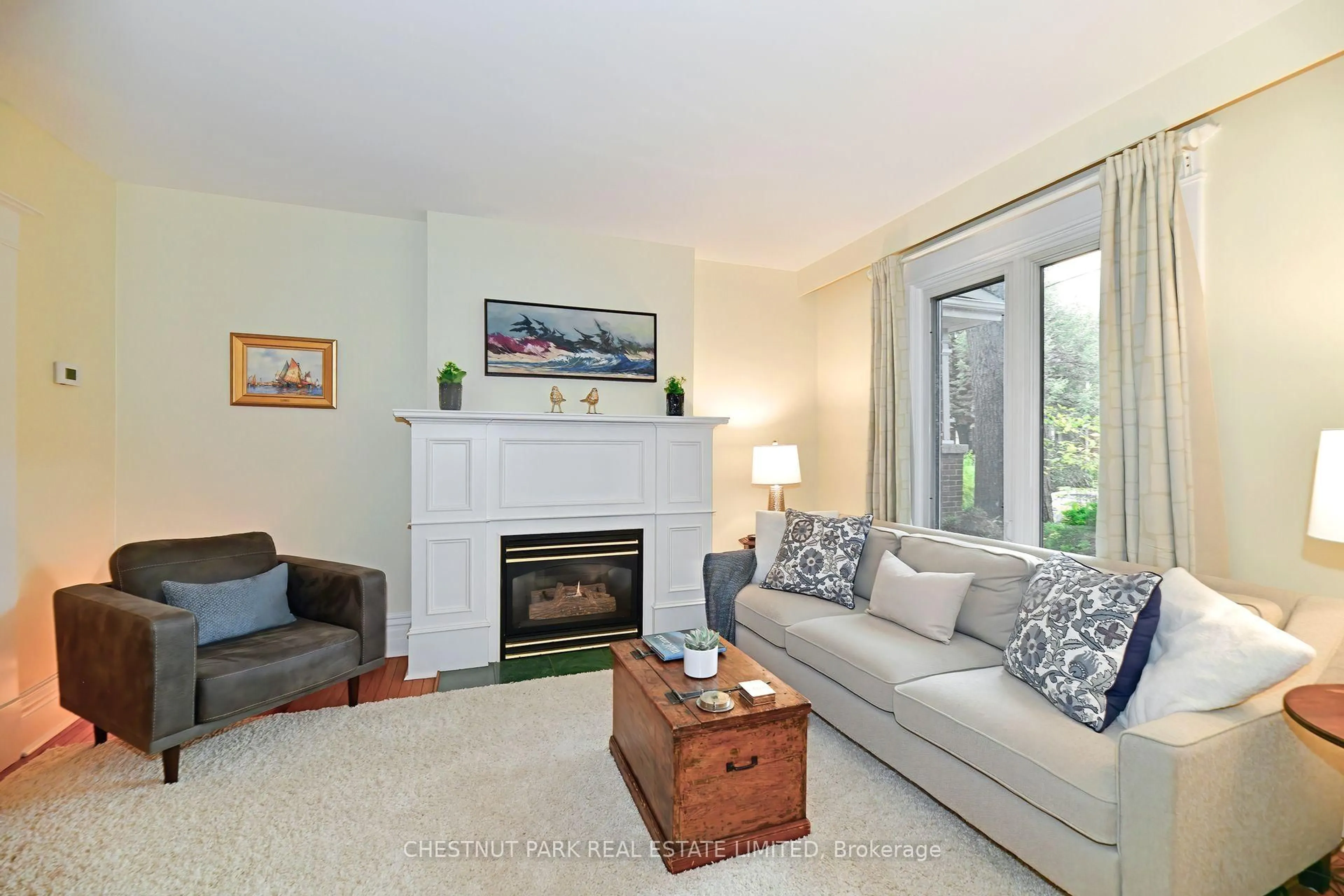 Living room with furniture, unknown for 130 Gilmour Ave, Toronto Ontario M6P 3B3