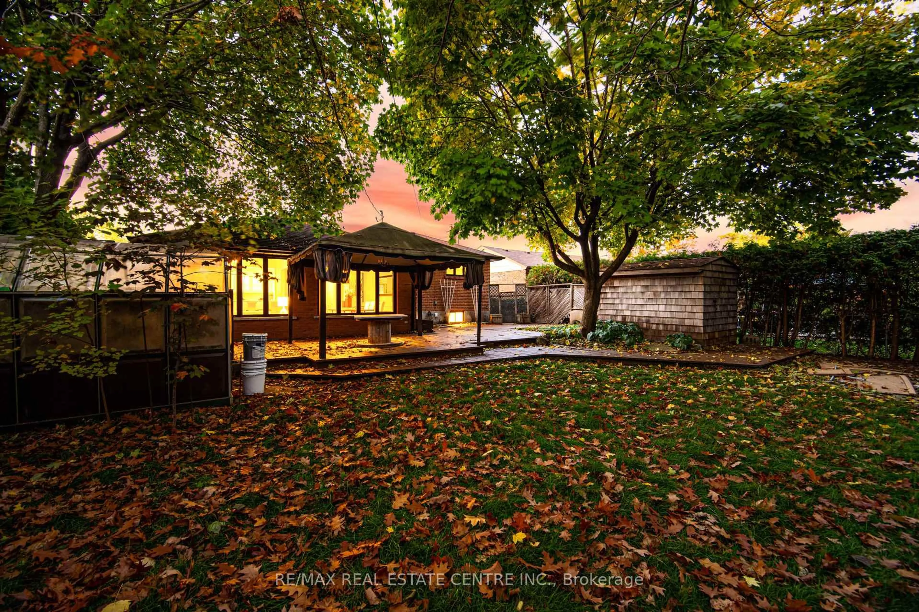 Patio, forest/trees view for 5288 Mericourt Rd, Burlington Ontario L7L 3R3