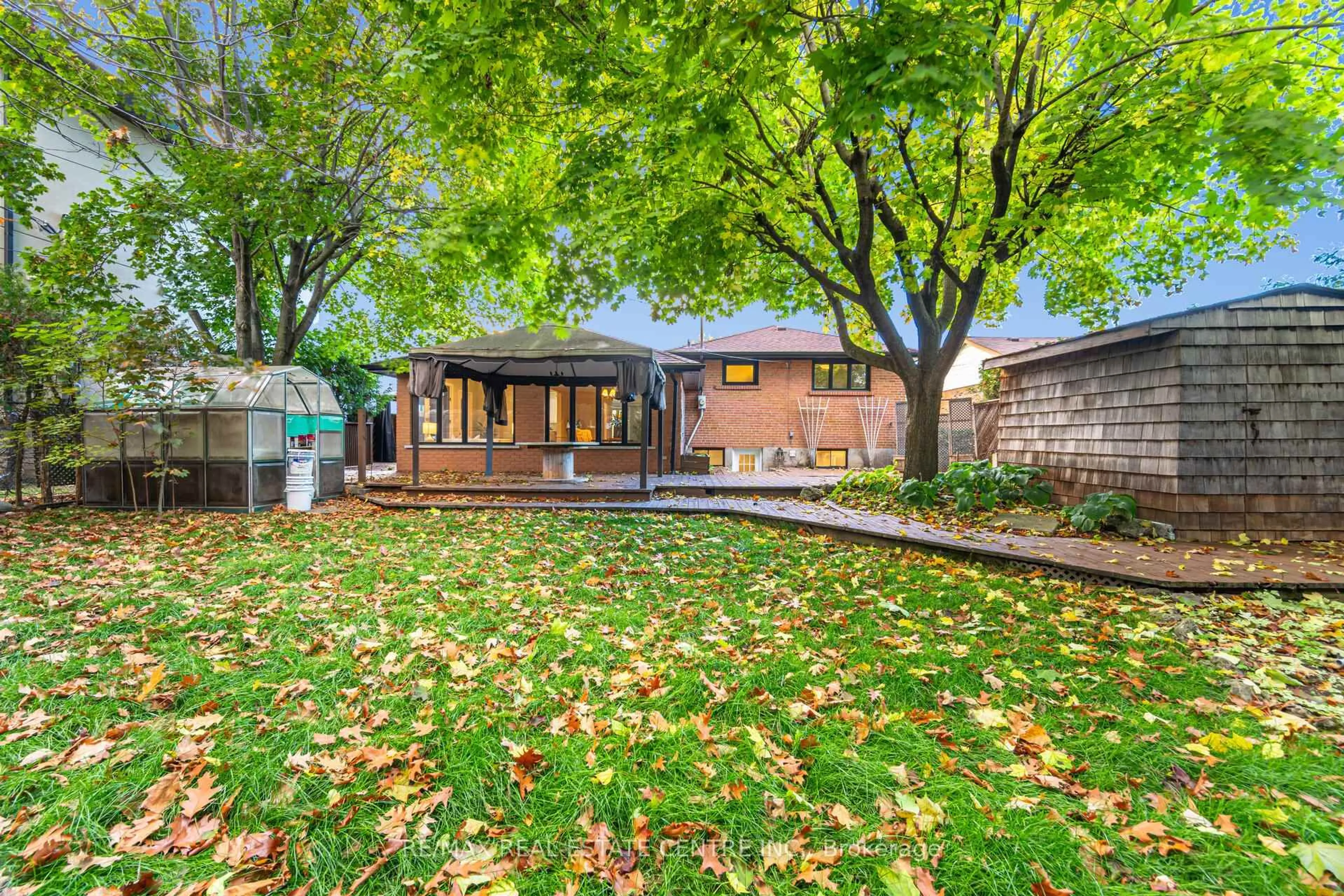 Patio, street for 5288 Mericourt Rd, Burlington Ontario L7L 3R3