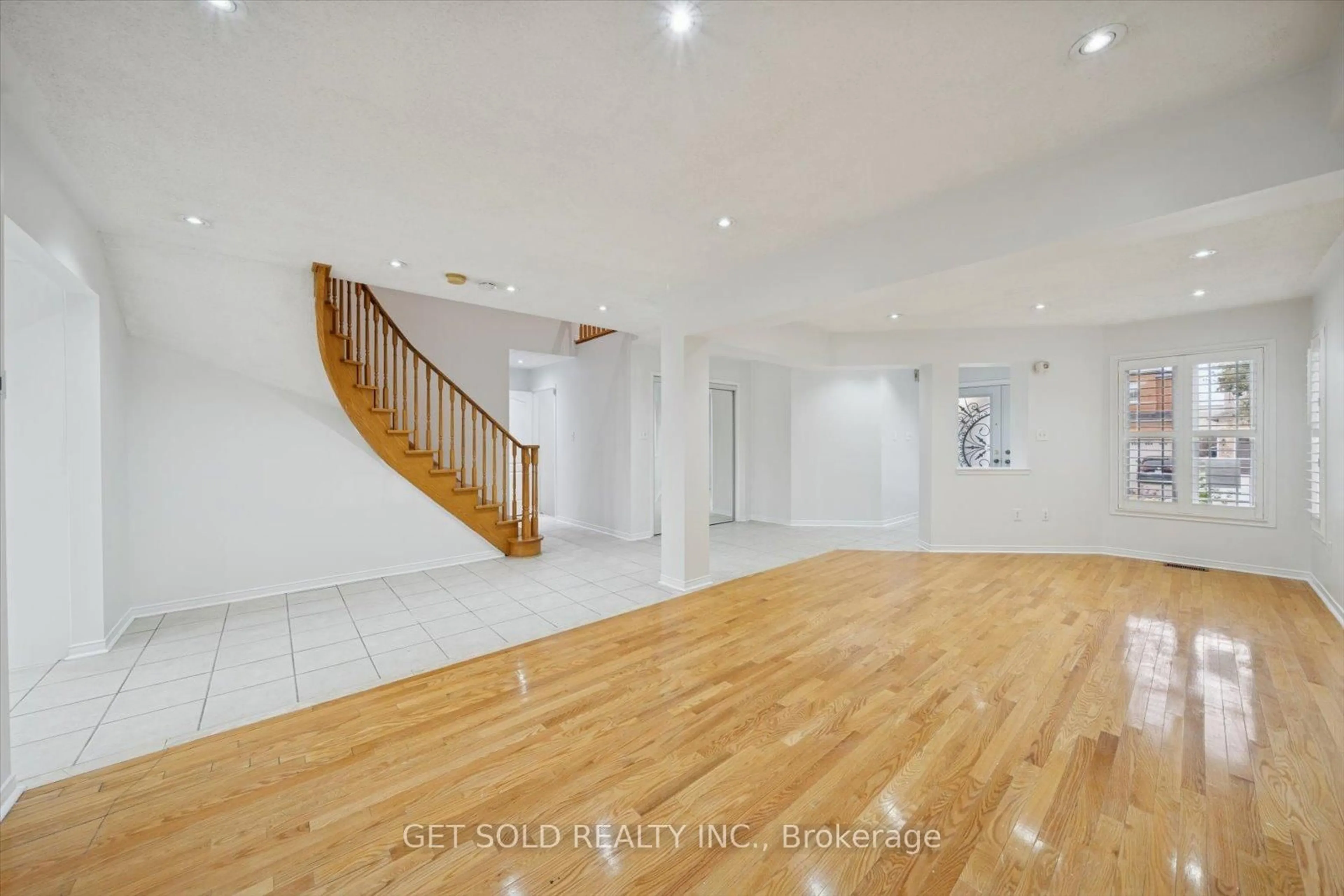 Unknown for 36 Field Thistle Dr, Brampton Ontario L6R 3A8