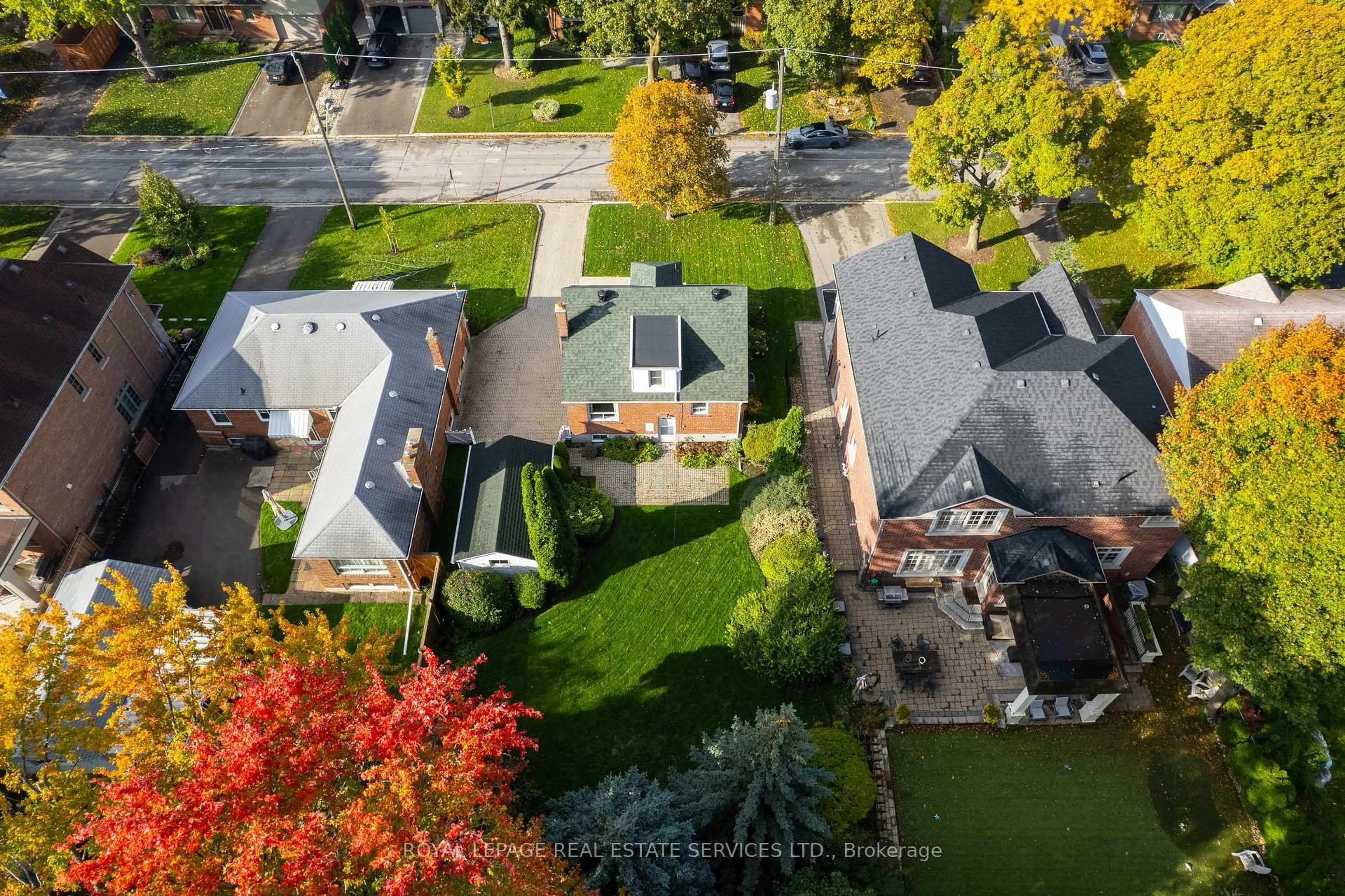 A pic from outside/outdoor area/front of a property/back of a property/a pic from drone, street for 15 Burnelm Dr, Toronto Ontario M9B 4N2