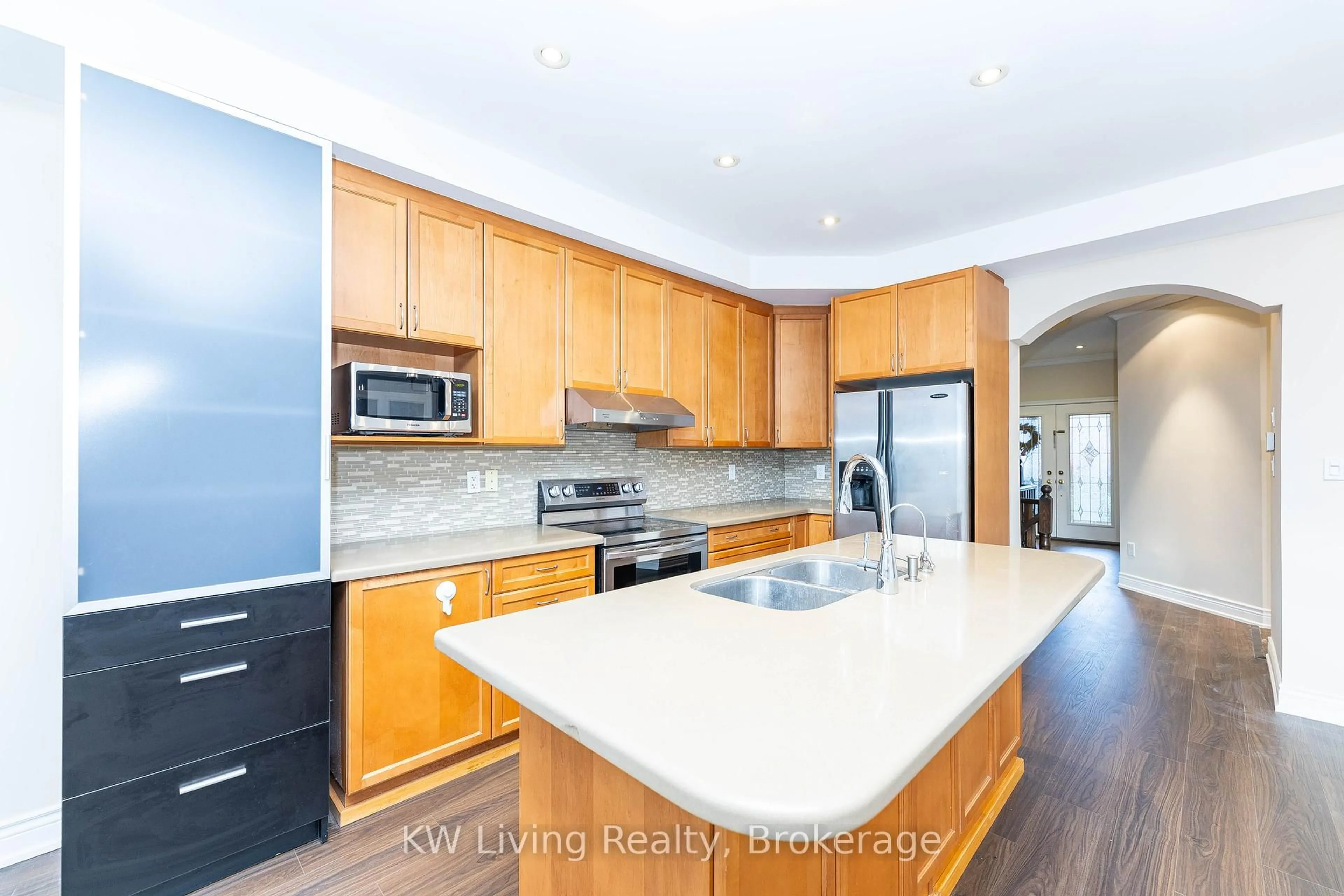 Open concept kitchen, unknown for 1182 Woodington Lane, Oakville Ontario L6H 7V1