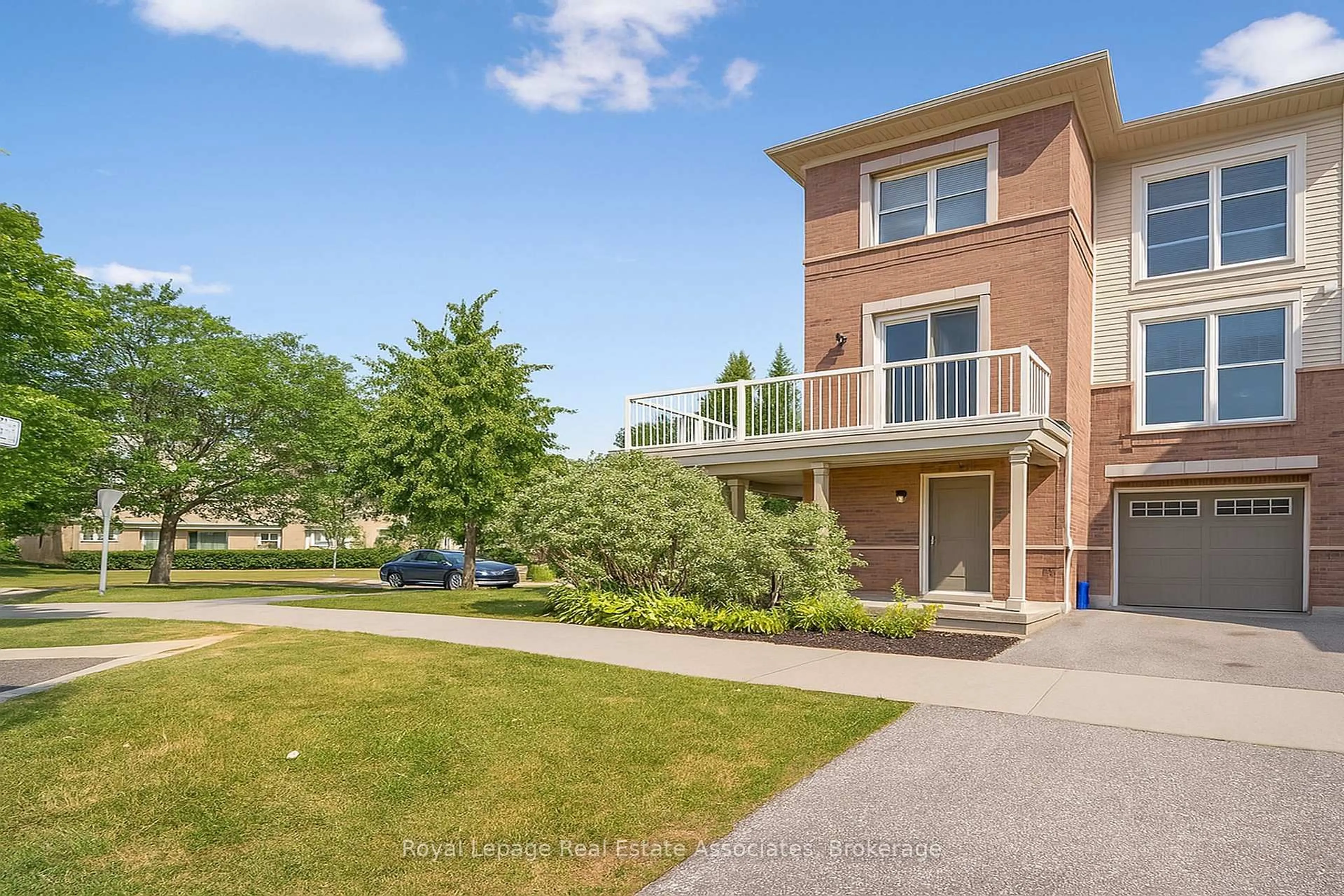 Home with brick exterior material, street for 165 Hampshire Way #71, Milton Ontario L9T 8M7