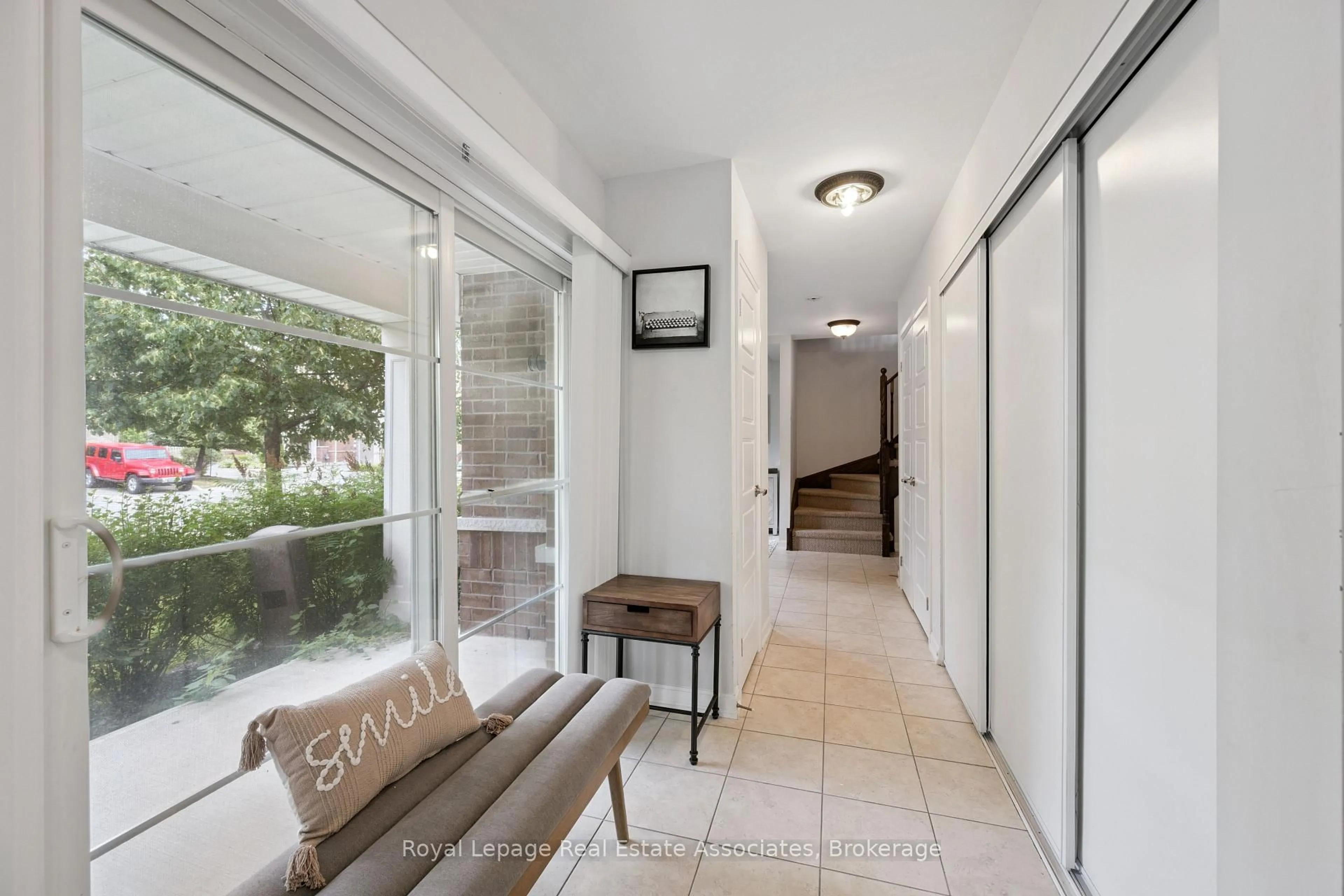 Indoor entryway for 165 Hampshire Way #71, Milton Ontario L9T 8M7