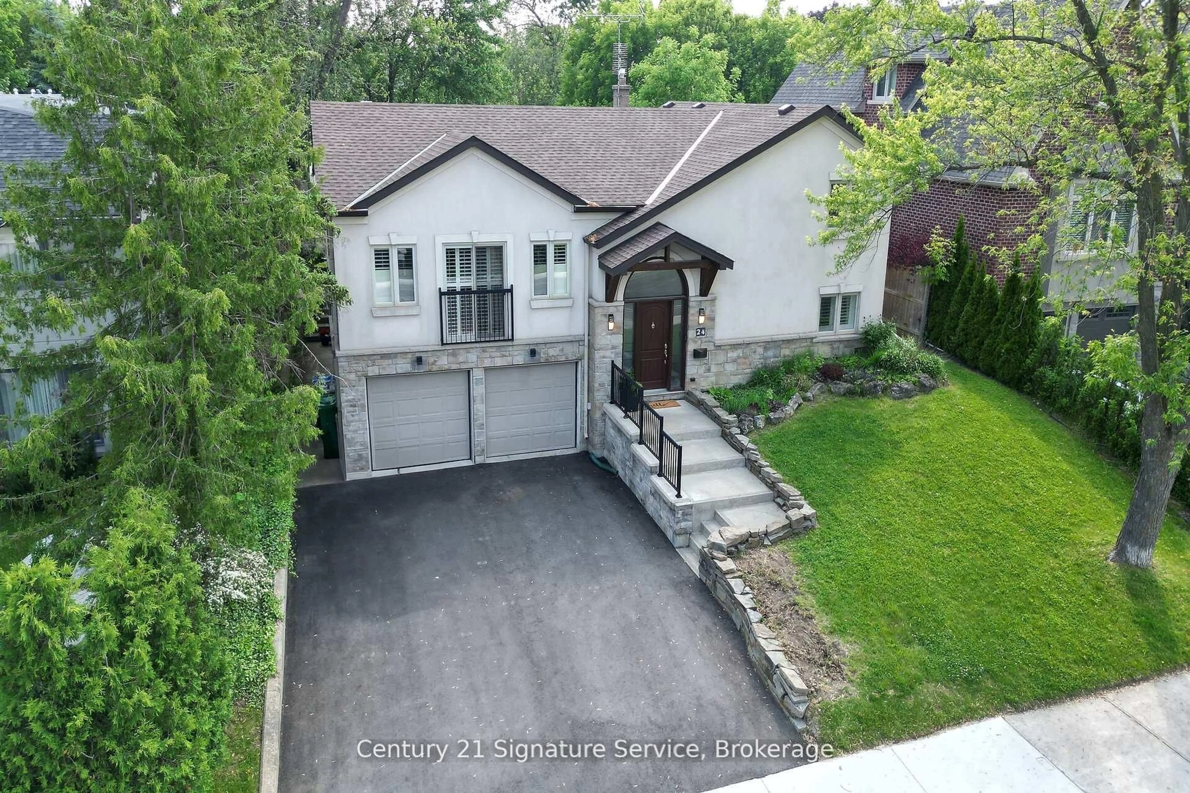A pic from outside/outdoor area/front of a property/back of a property/a pic from drone, street for 24 Joymar Dr, Mississauga Ontario L5M 1E9