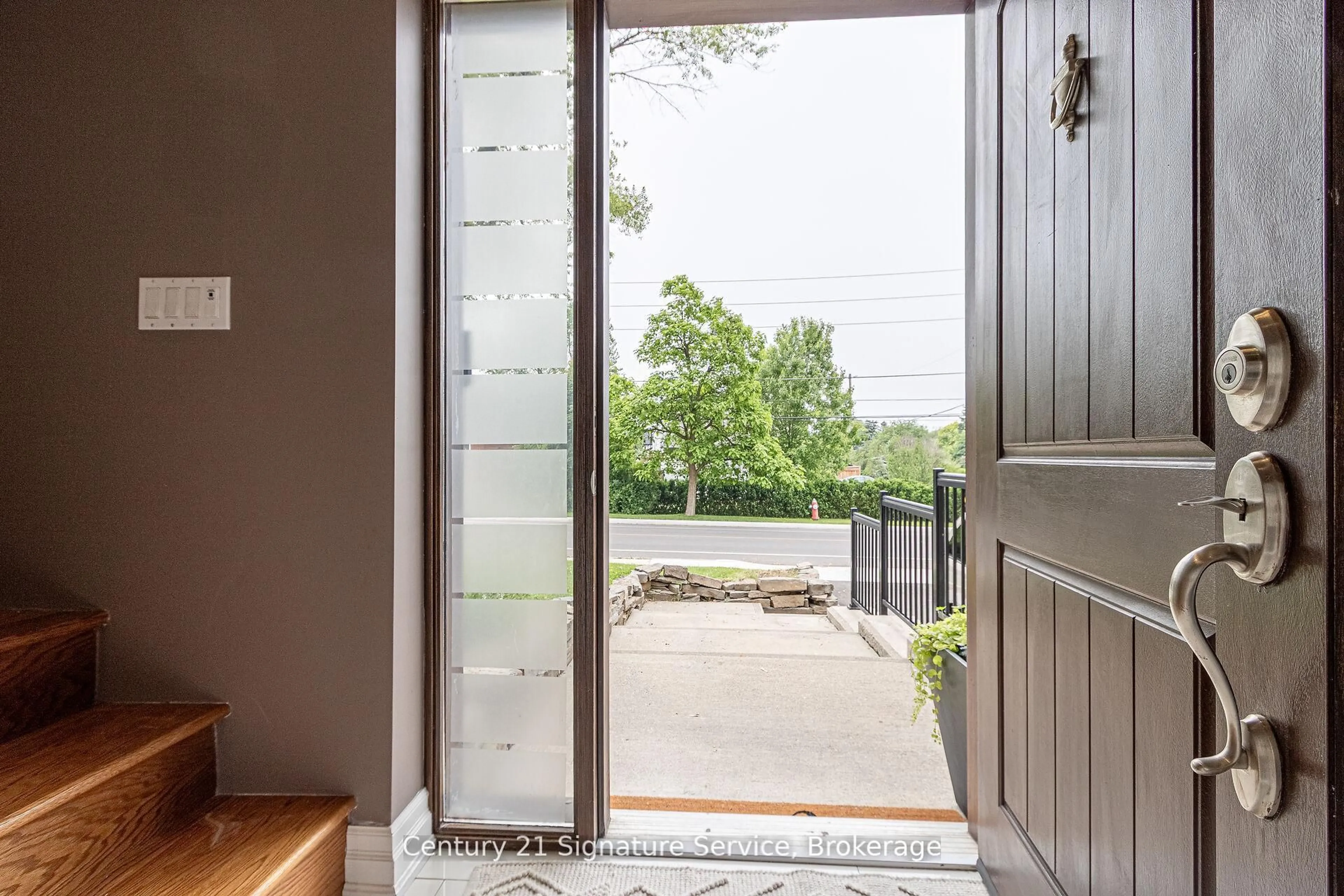 Indoor entryway for 24 Joymar Dr, Mississauga Ontario L5M 1E9