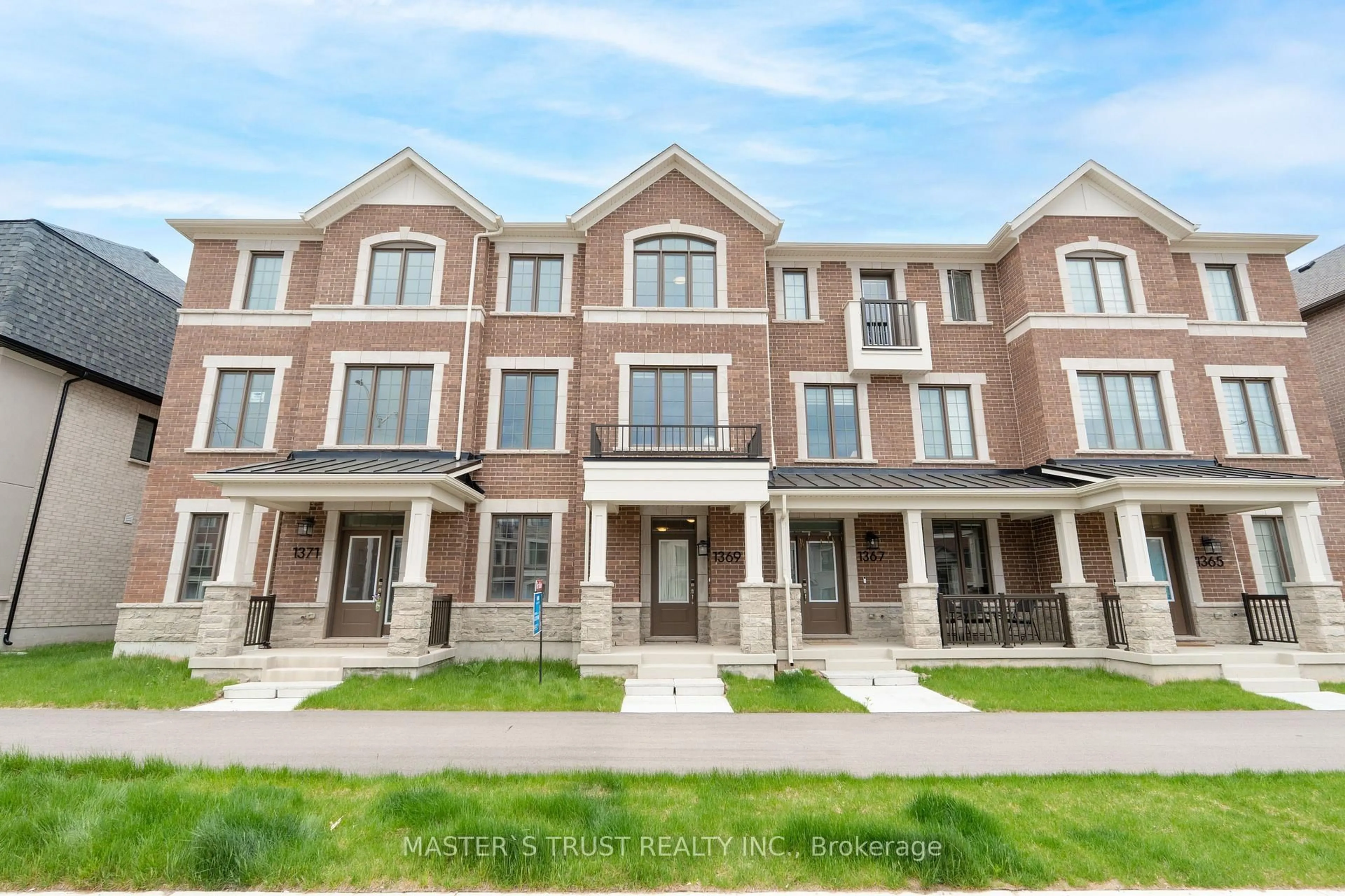 Home with brick exterior material, unknown for 1369 William Halton Pkwy, Oakville Ontario L6M 5N9