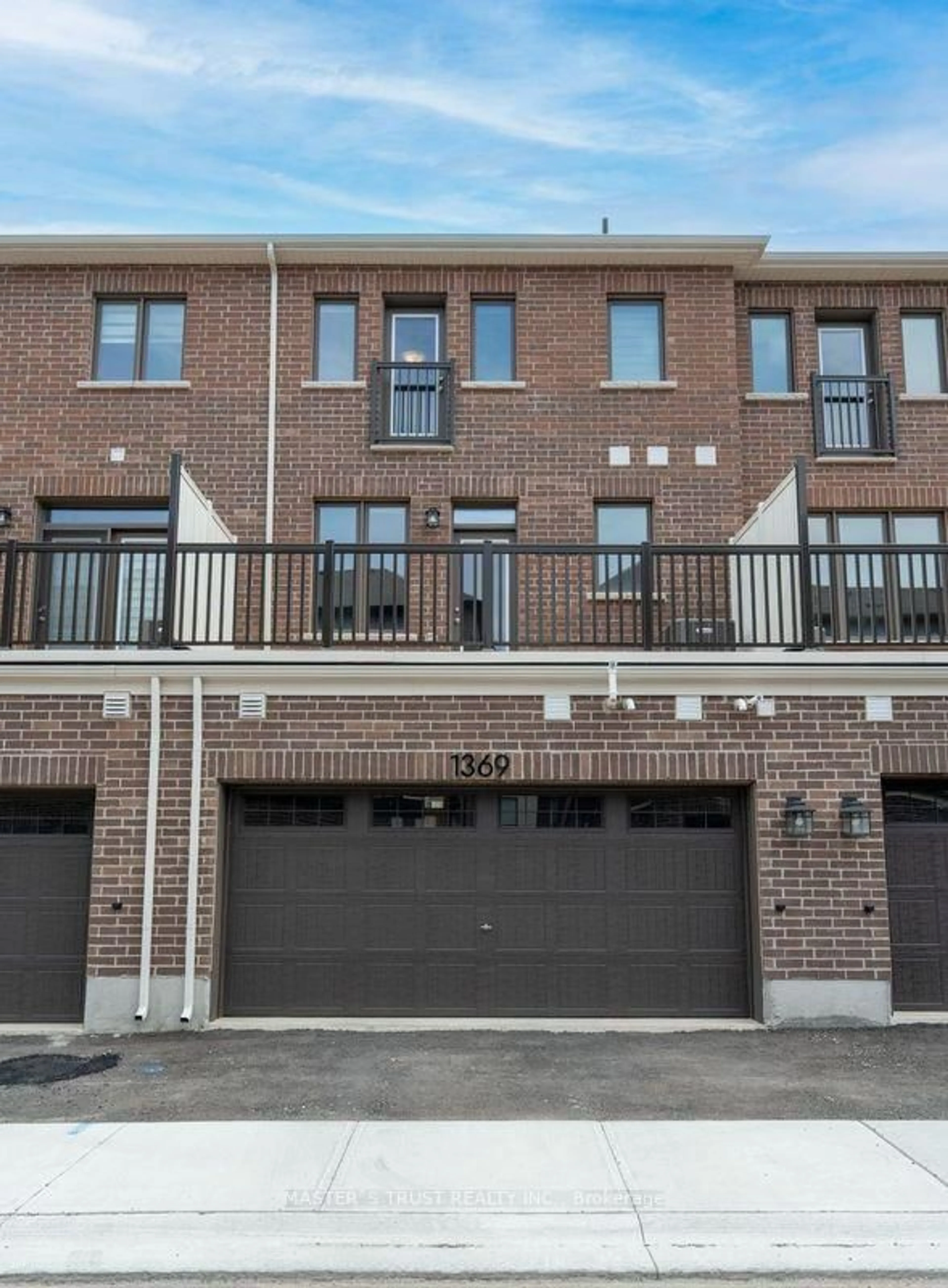 Home with brick exterior material, street for 1369 William Halton Pkwy, Oakville Ontario L6M 5N9