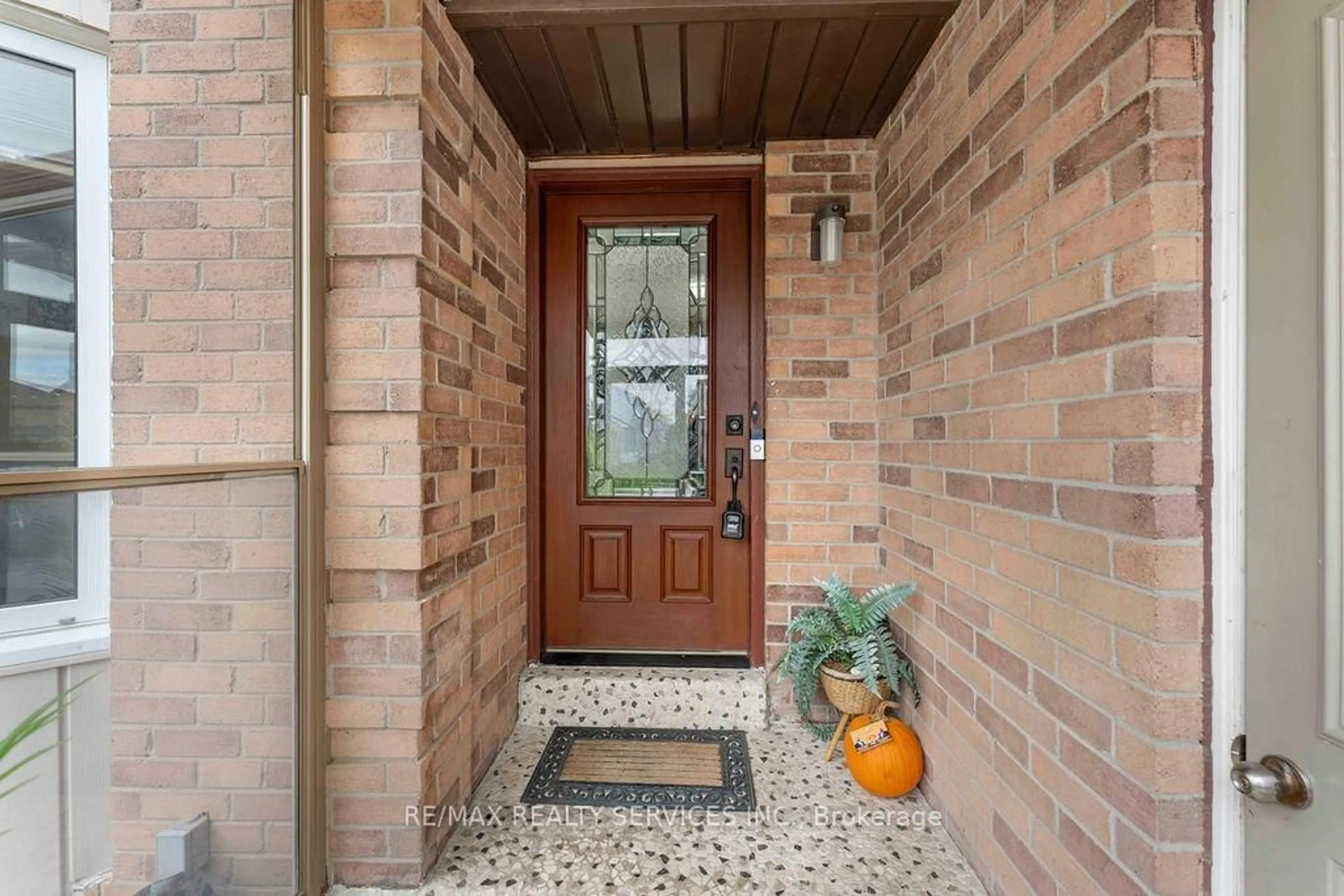 Indoor entryway for 12 Nuttall St, Brampton Ontario L6S 4W3