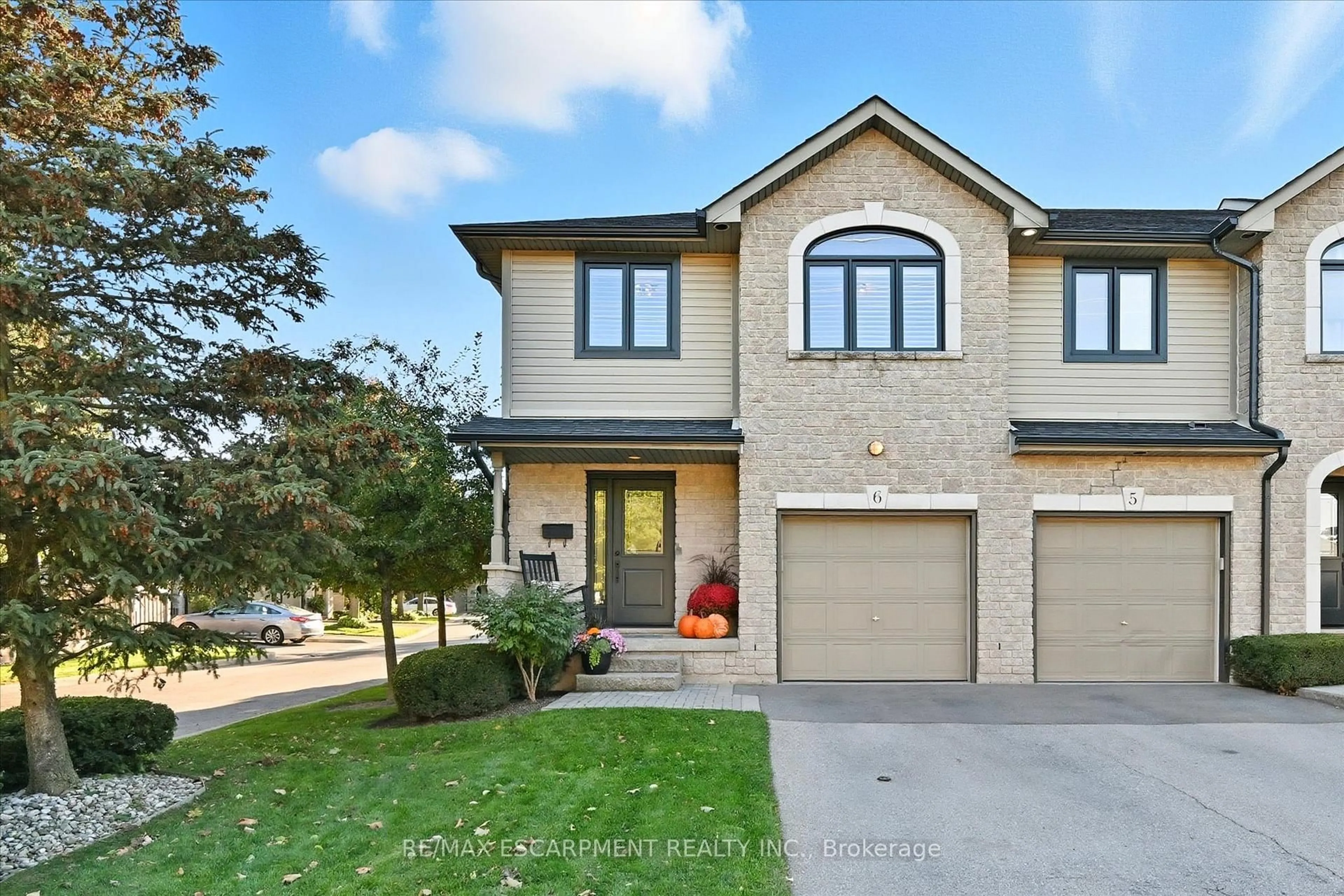 Home with brick exterior material, street for 2110 Headon Rd #6, Burlington Ontario L7M 4S2