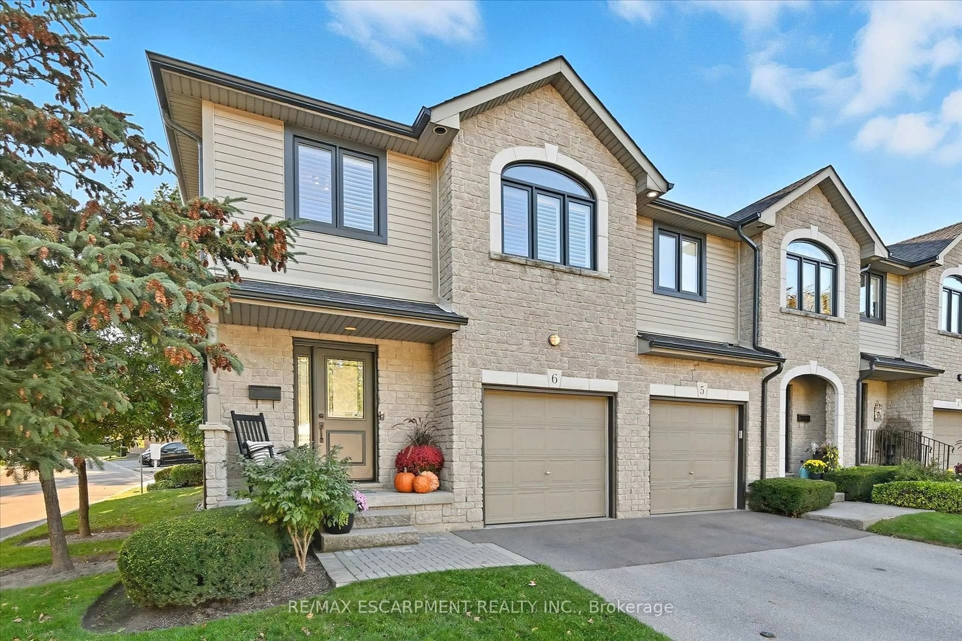 Home with brick exterior material, street for 2110 Headon Rd #6, Burlington Ontario L7M 4S2