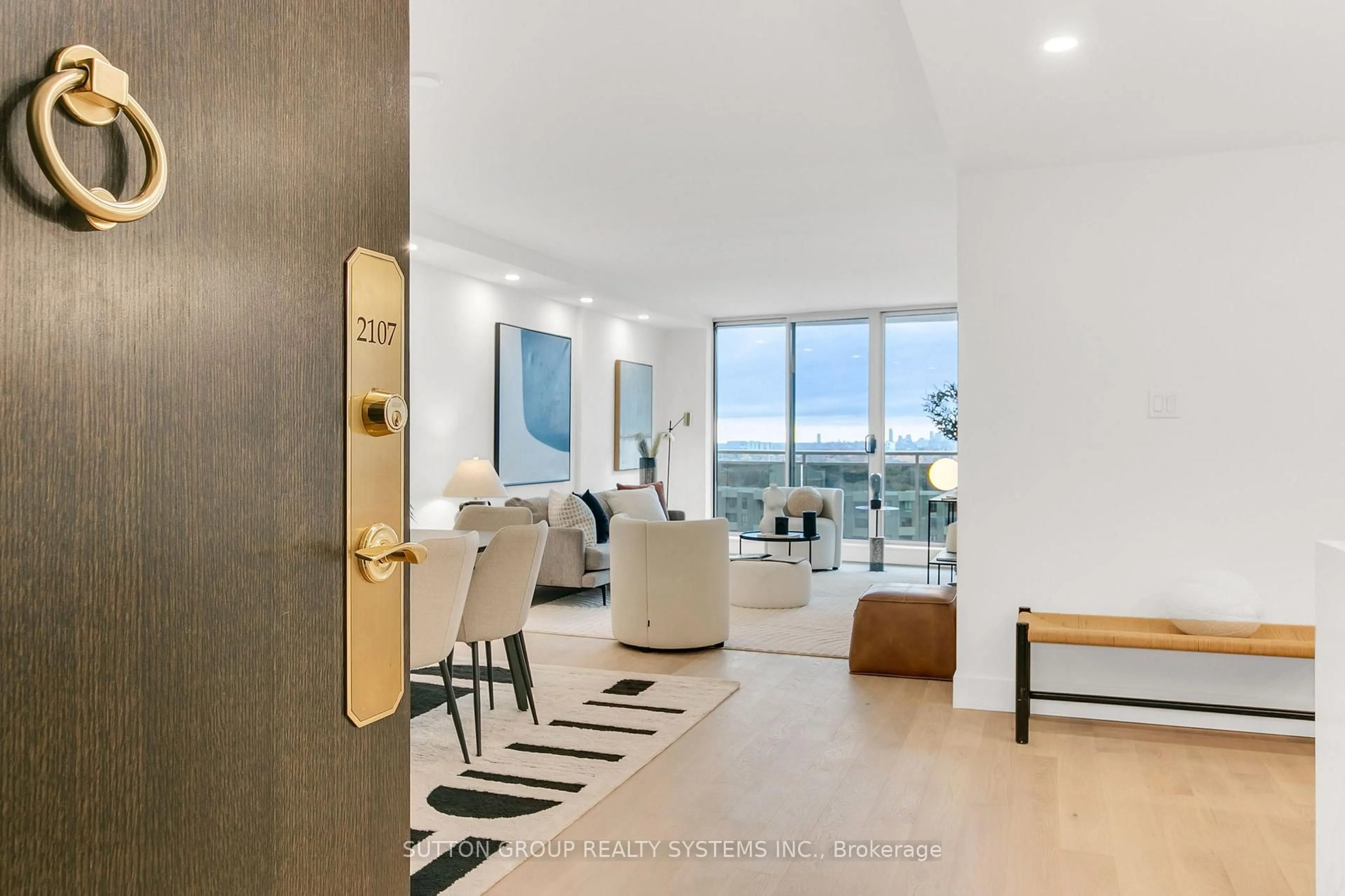 Indoor foyer for 820 Burnhamthorpe Rd #2107, Toronto Ontario M9C 4W2