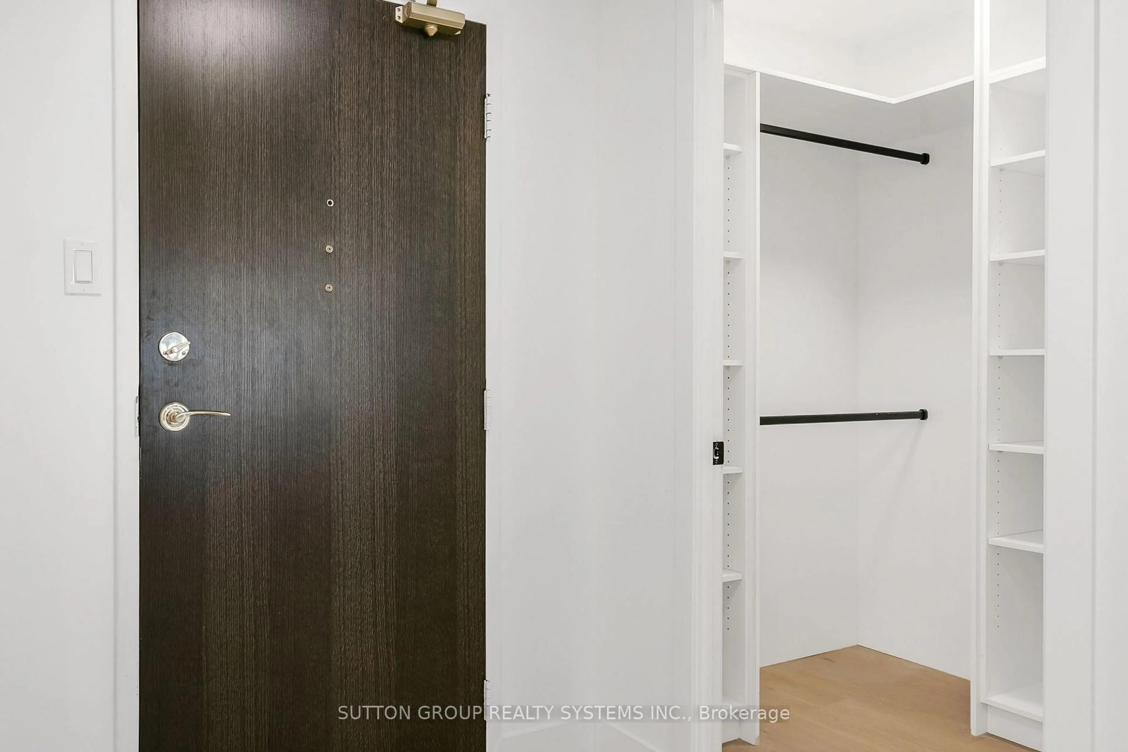 Unknown for 820 Burnhamthorpe Rd #2107, Toronto Ontario M9C 4W2