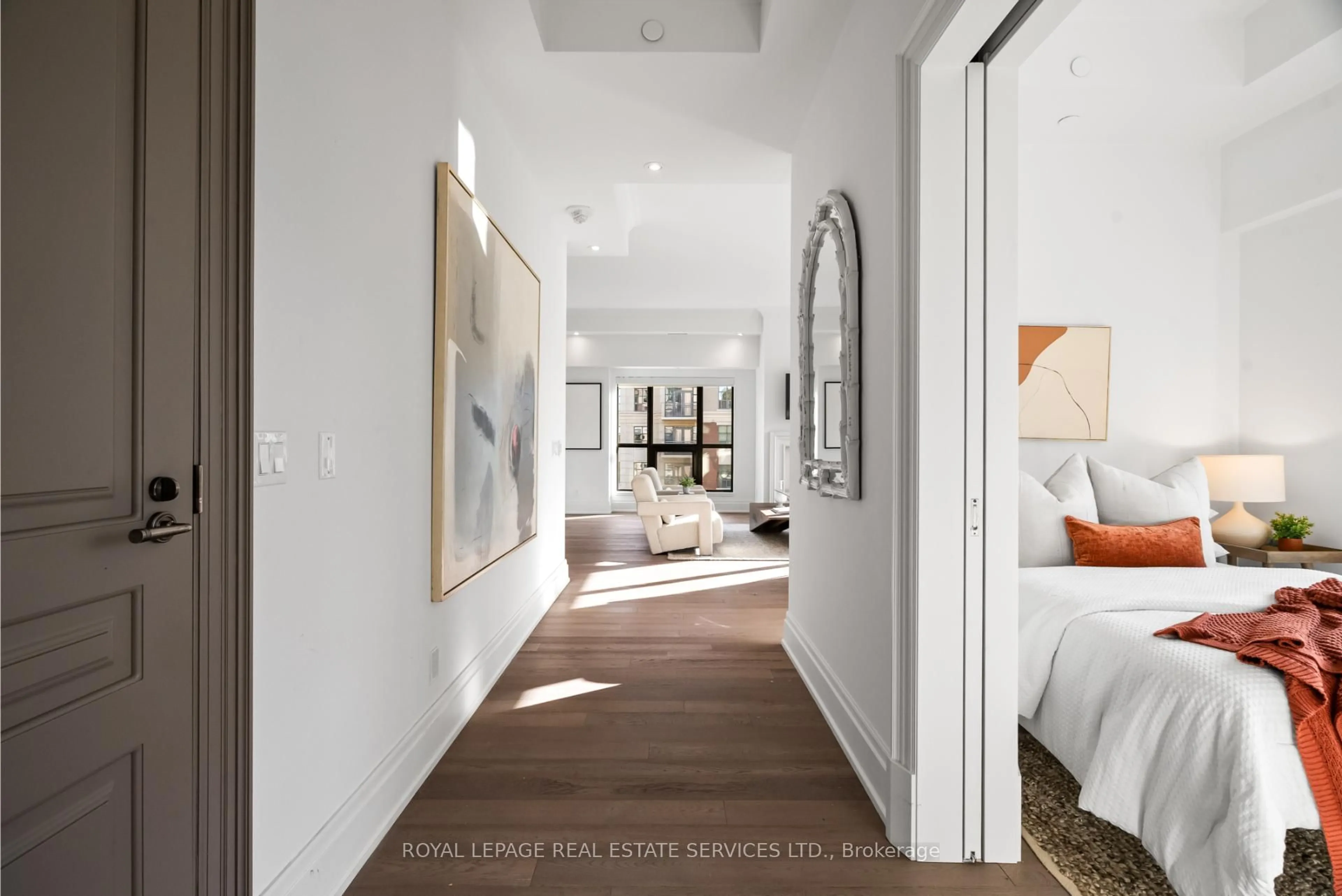 Indoor entryway for 4 The Kingsway #504, Toronto Ontario M8X 2T1