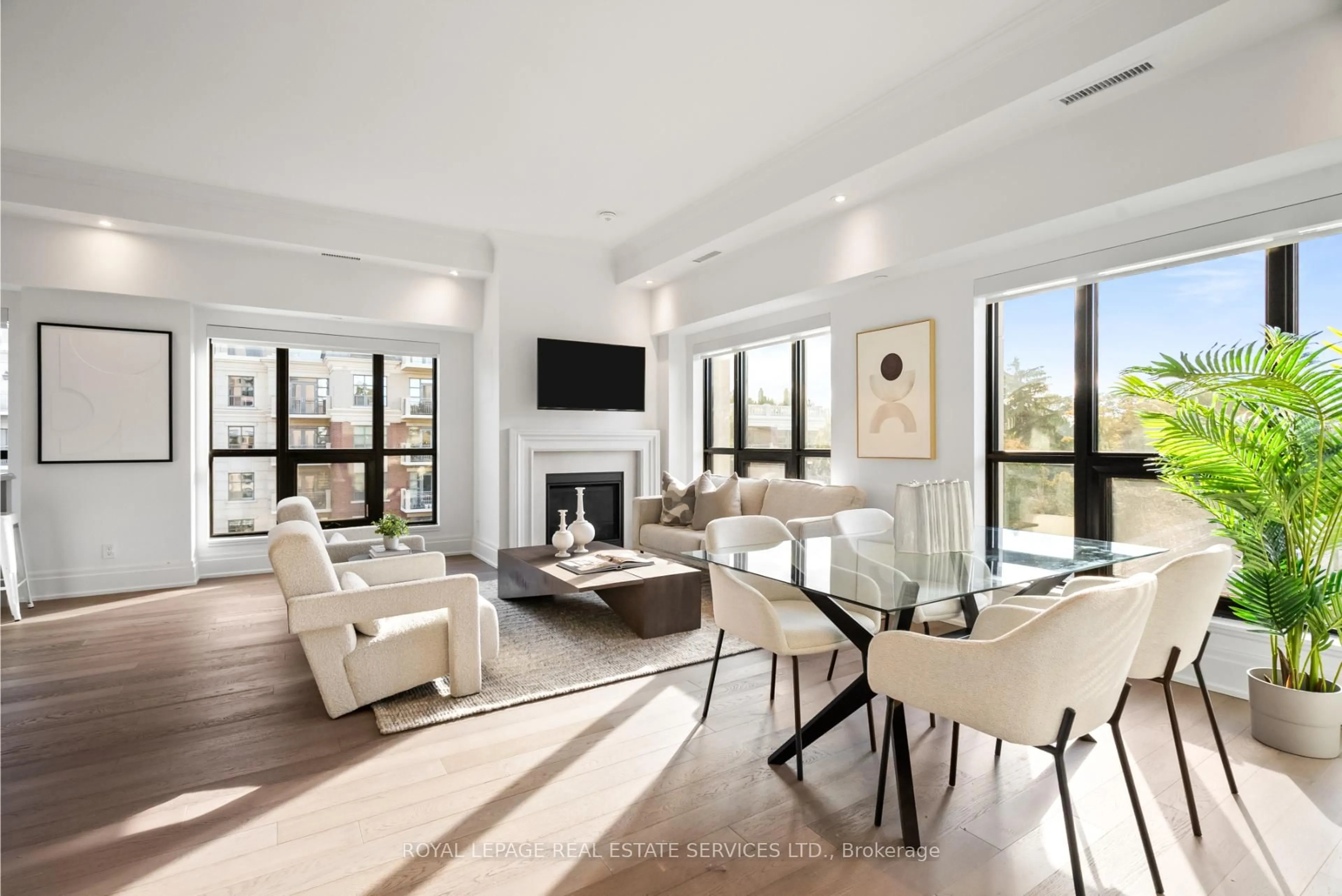 Living room with furniture, unknown for 4 The Kingsway #504, Toronto Ontario M8X 2T1