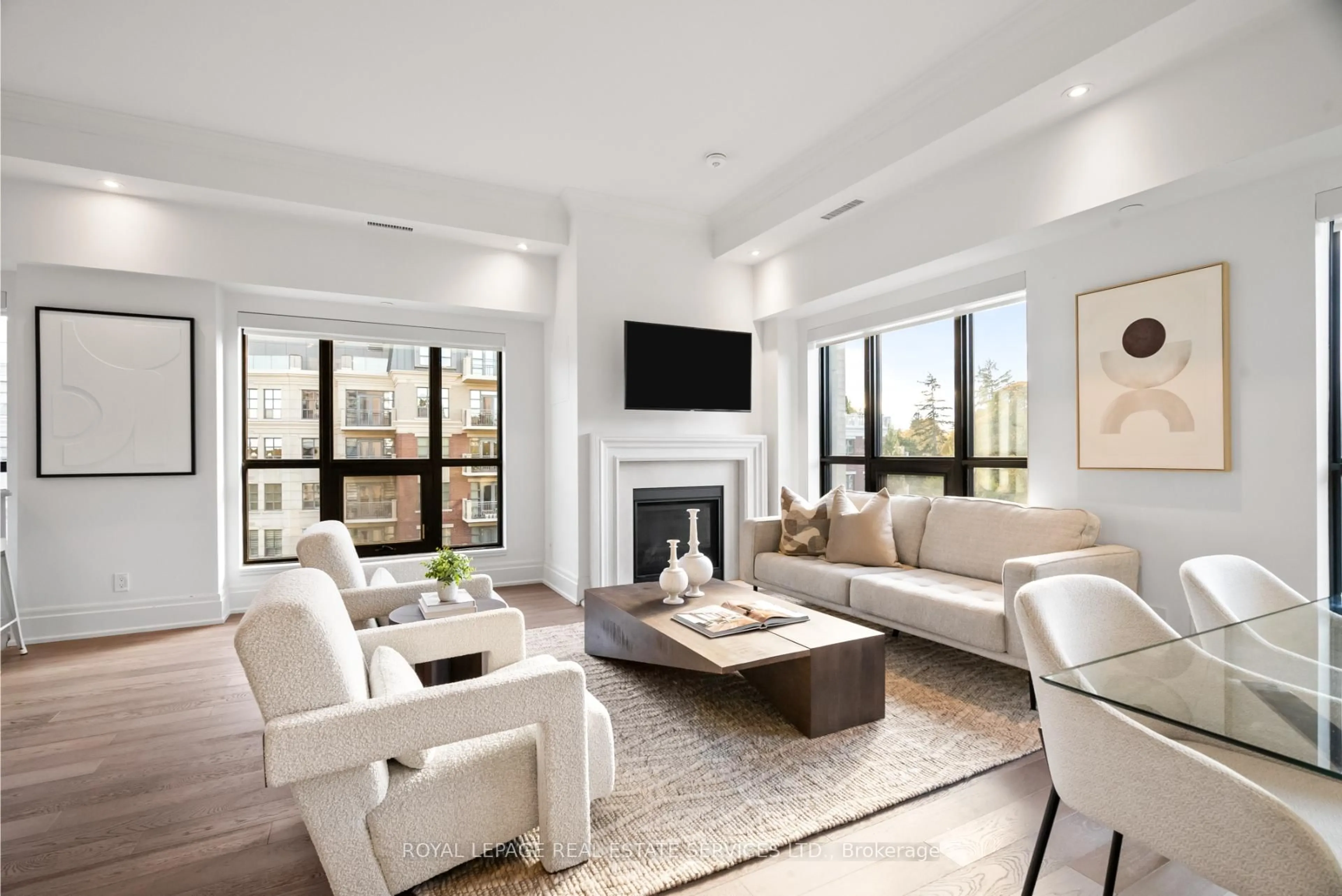 Living room with furniture, unknown for 4 The Kingsway #504, Toronto Ontario M8X 2T1