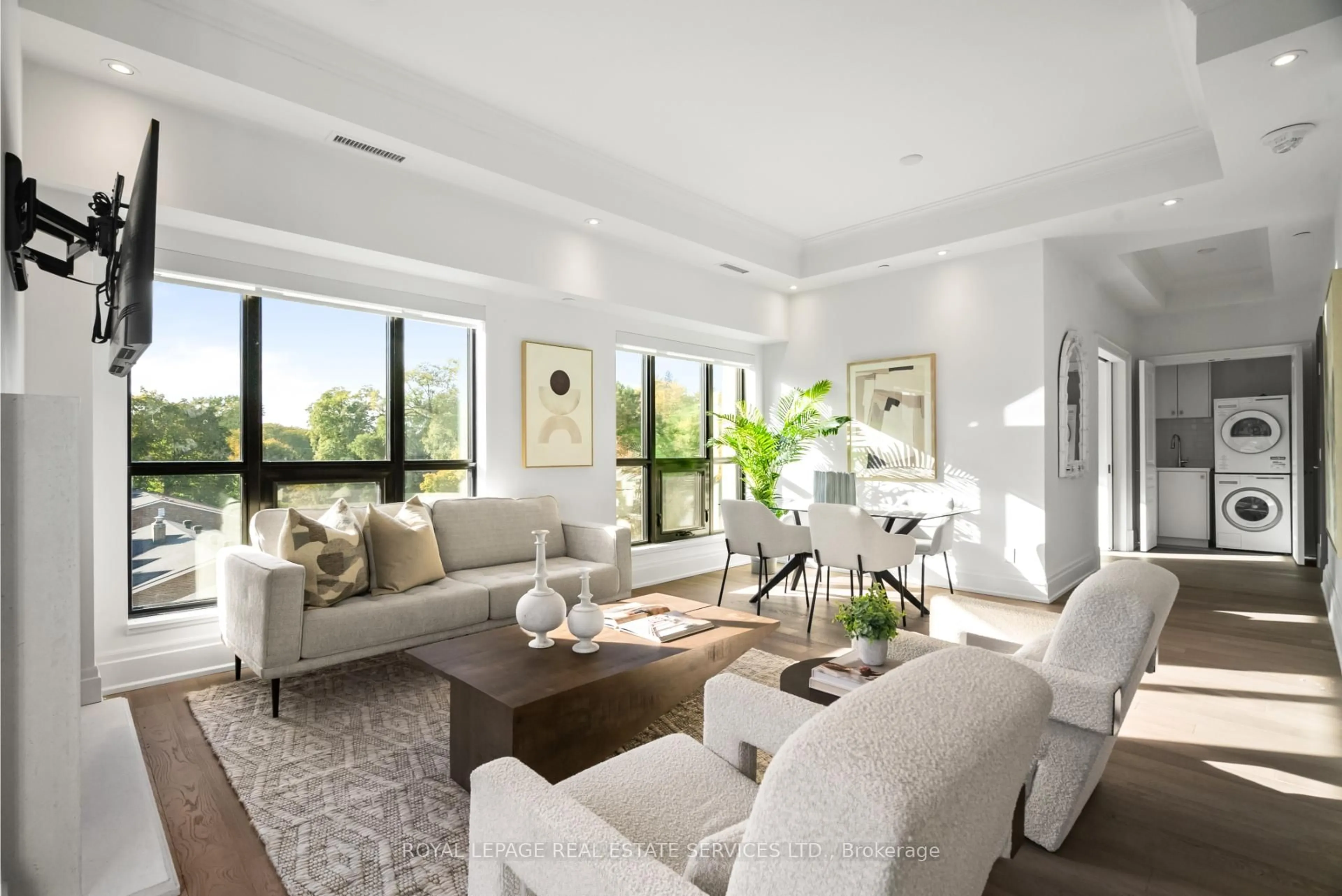 Living room with furniture, unknown for 4 The Kingsway #504, Toronto Ontario M8X 2T1