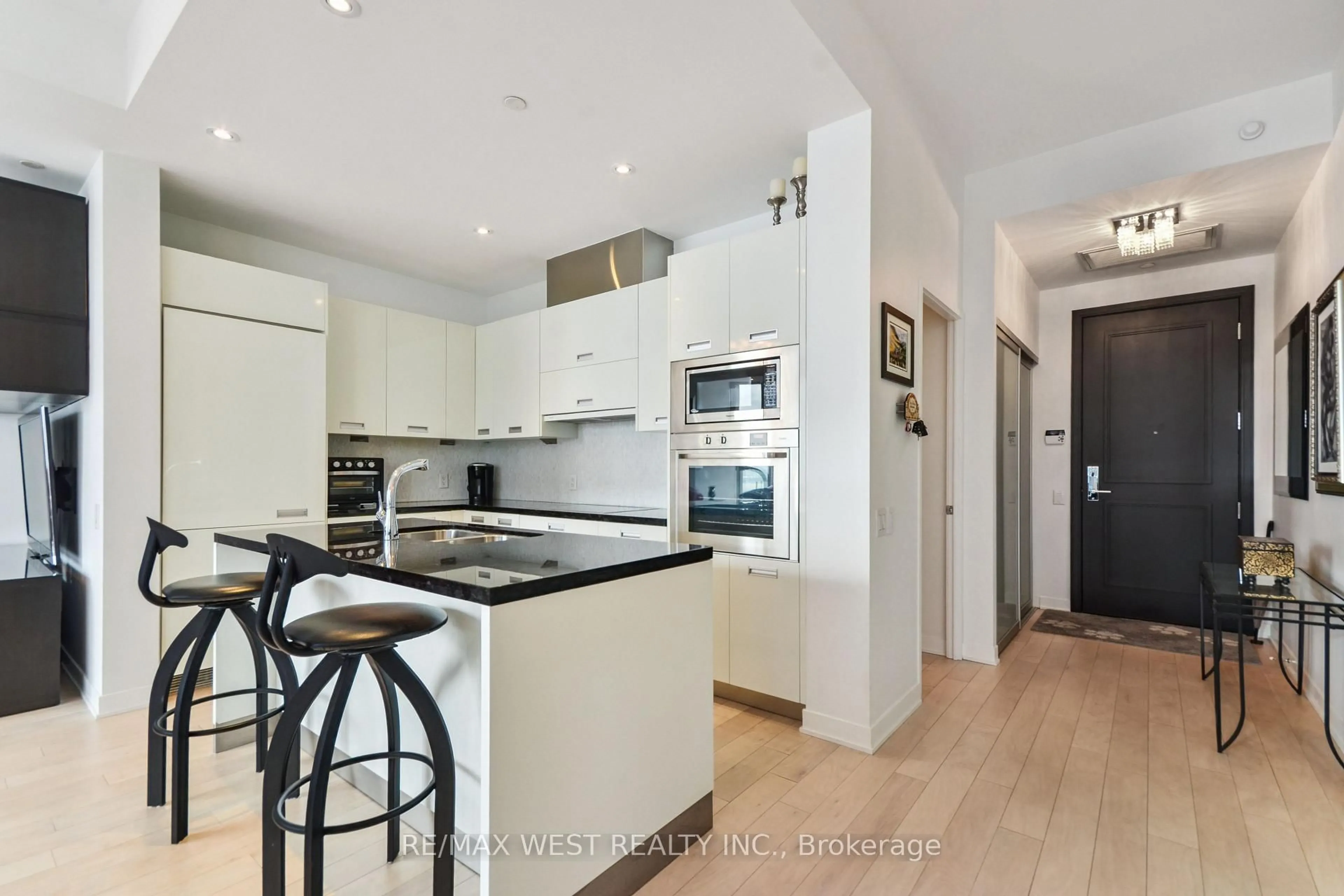 Unknown for 88 Park Lawn Rd #2906, Toronto Ontario M8Y 0B5