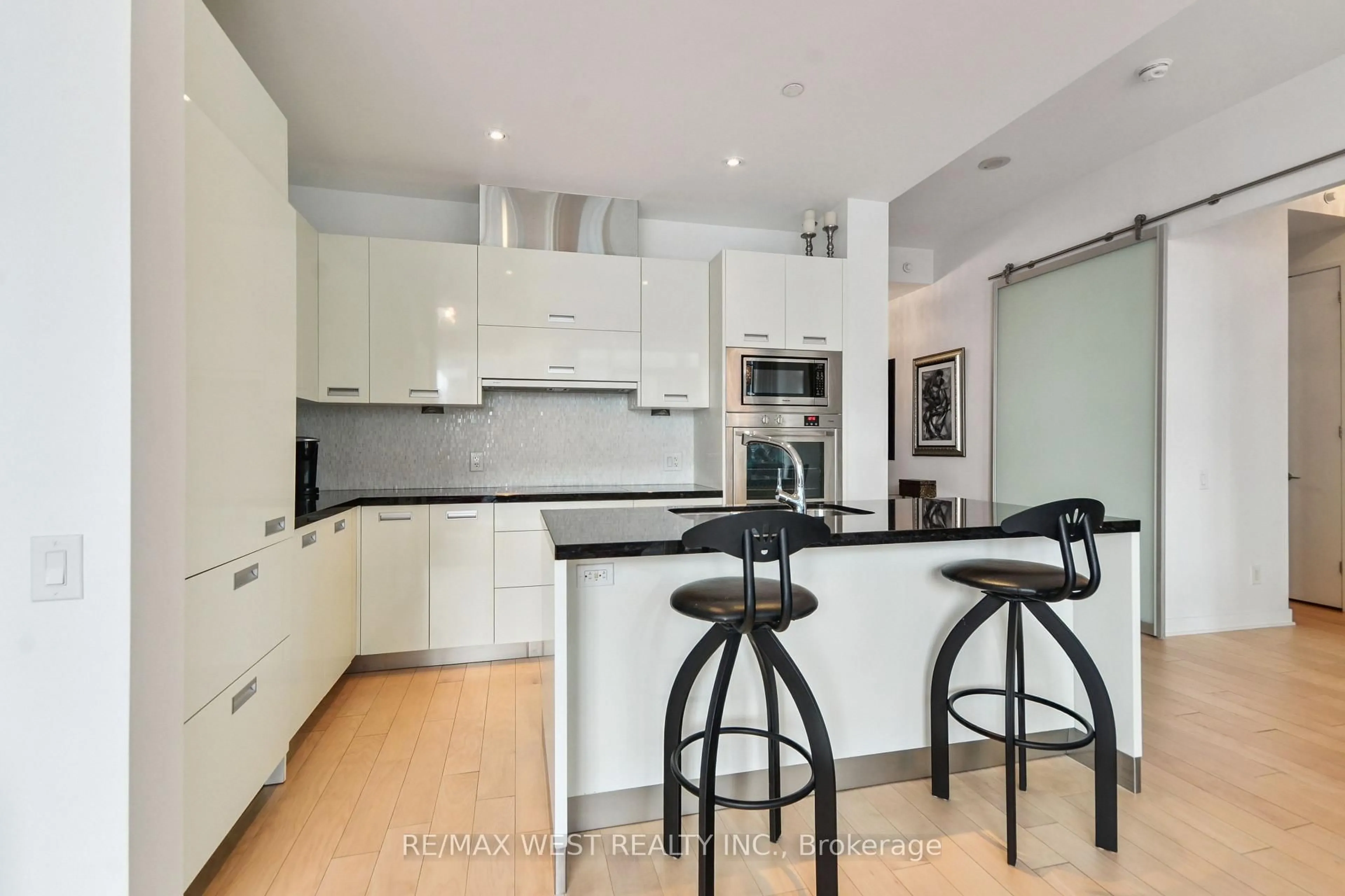 Contemporary kitchen, unknown for 88 Park Lawn Rd #2906, Toronto Ontario M8Y 0B5