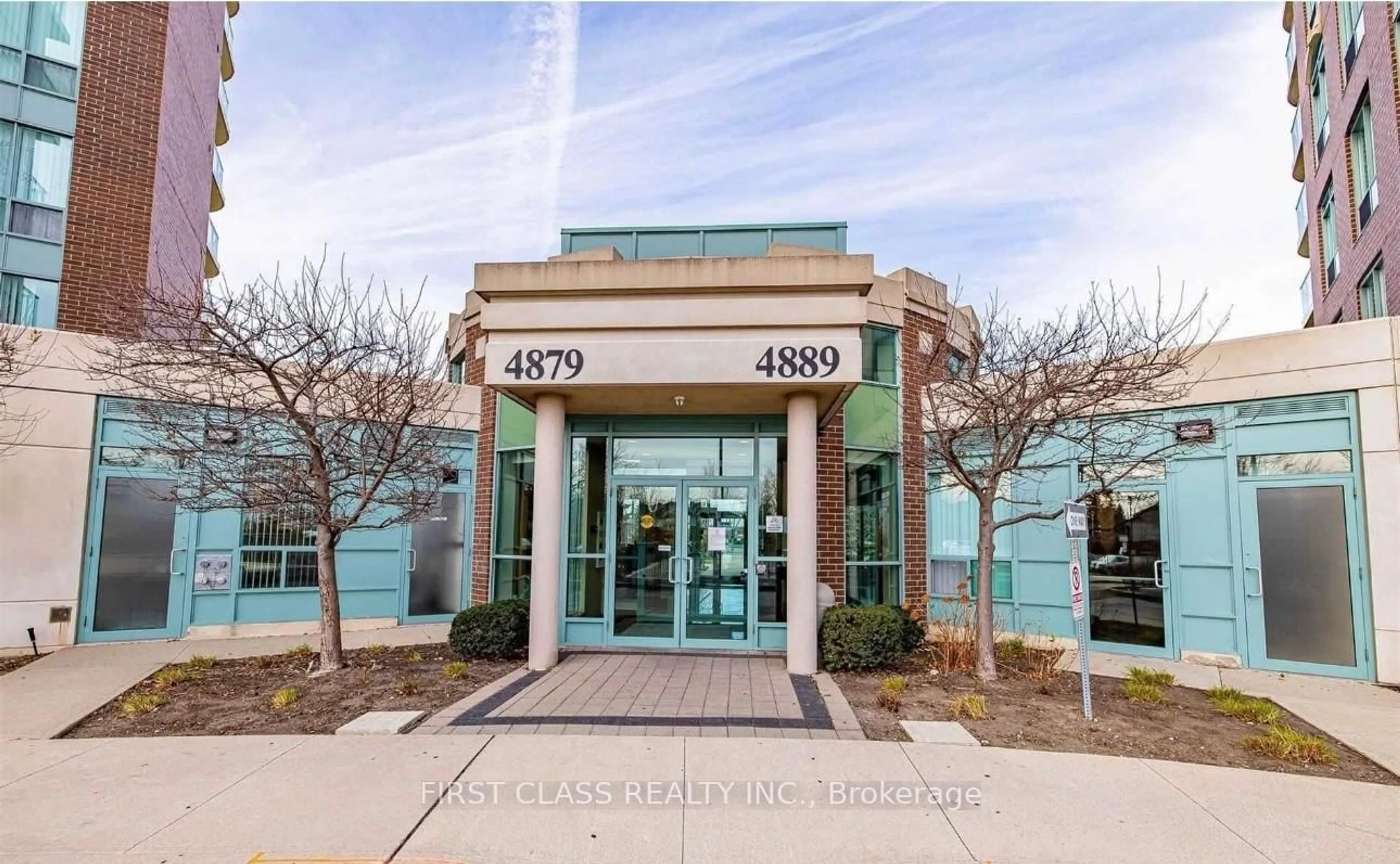 Indoor foyer for 4889 Kimbermount Ave #403, Mississauga Ontario L5M 7R9