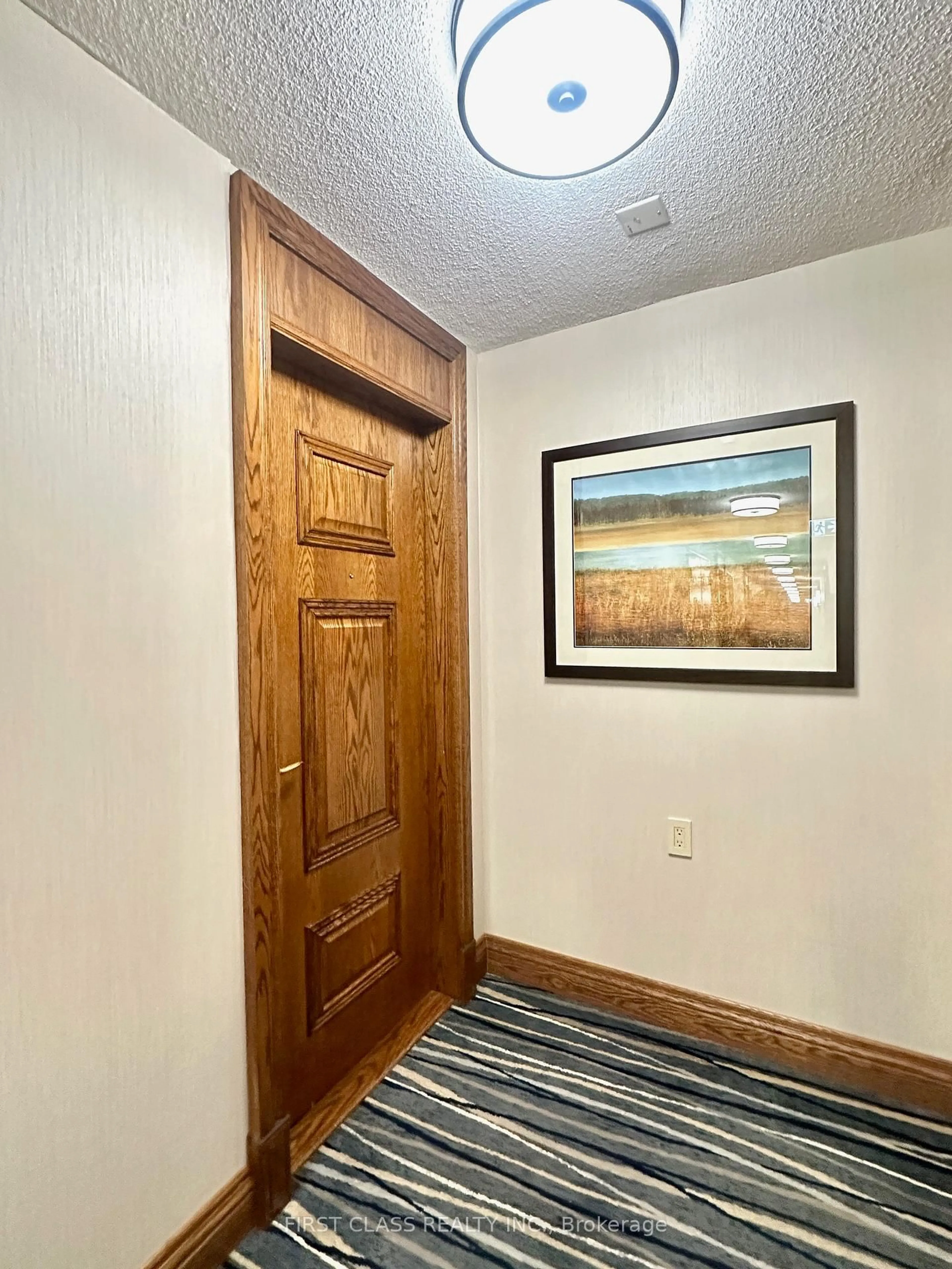 Indoor entryway for 4889 Kimbermount Ave #403, Mississauga Ontario L5M 7R9