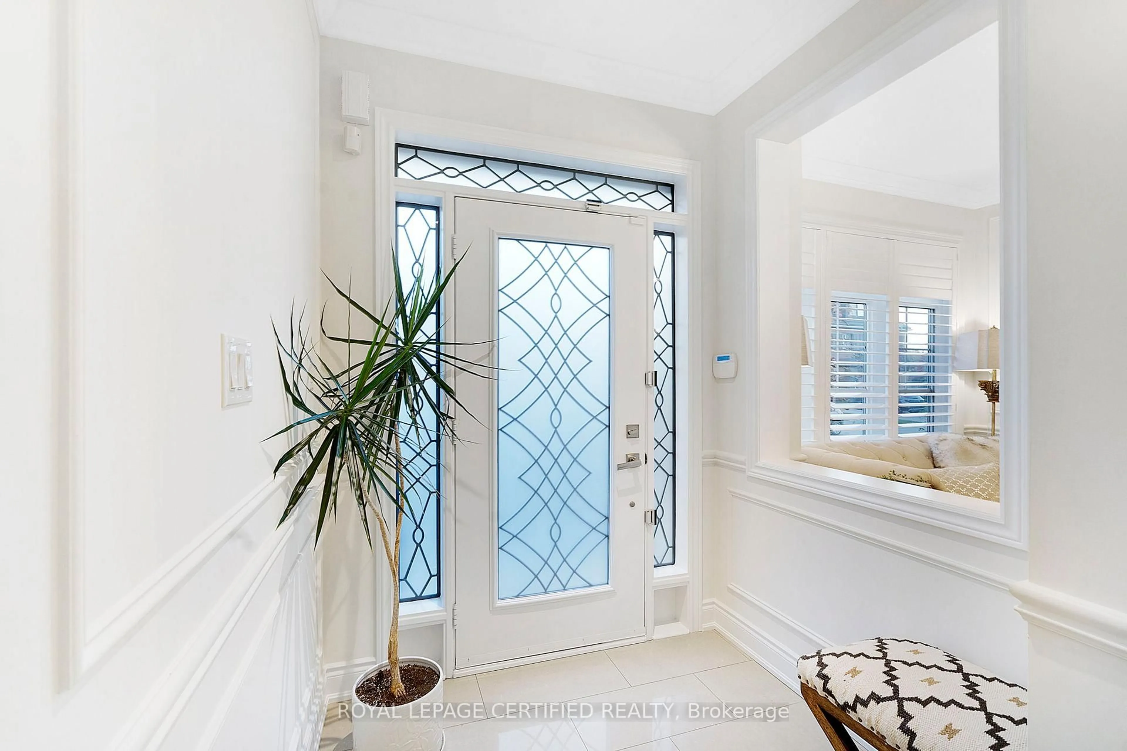 Indoor entryway for 421 Stringer Circ, Milton Ontario L9T 0T3