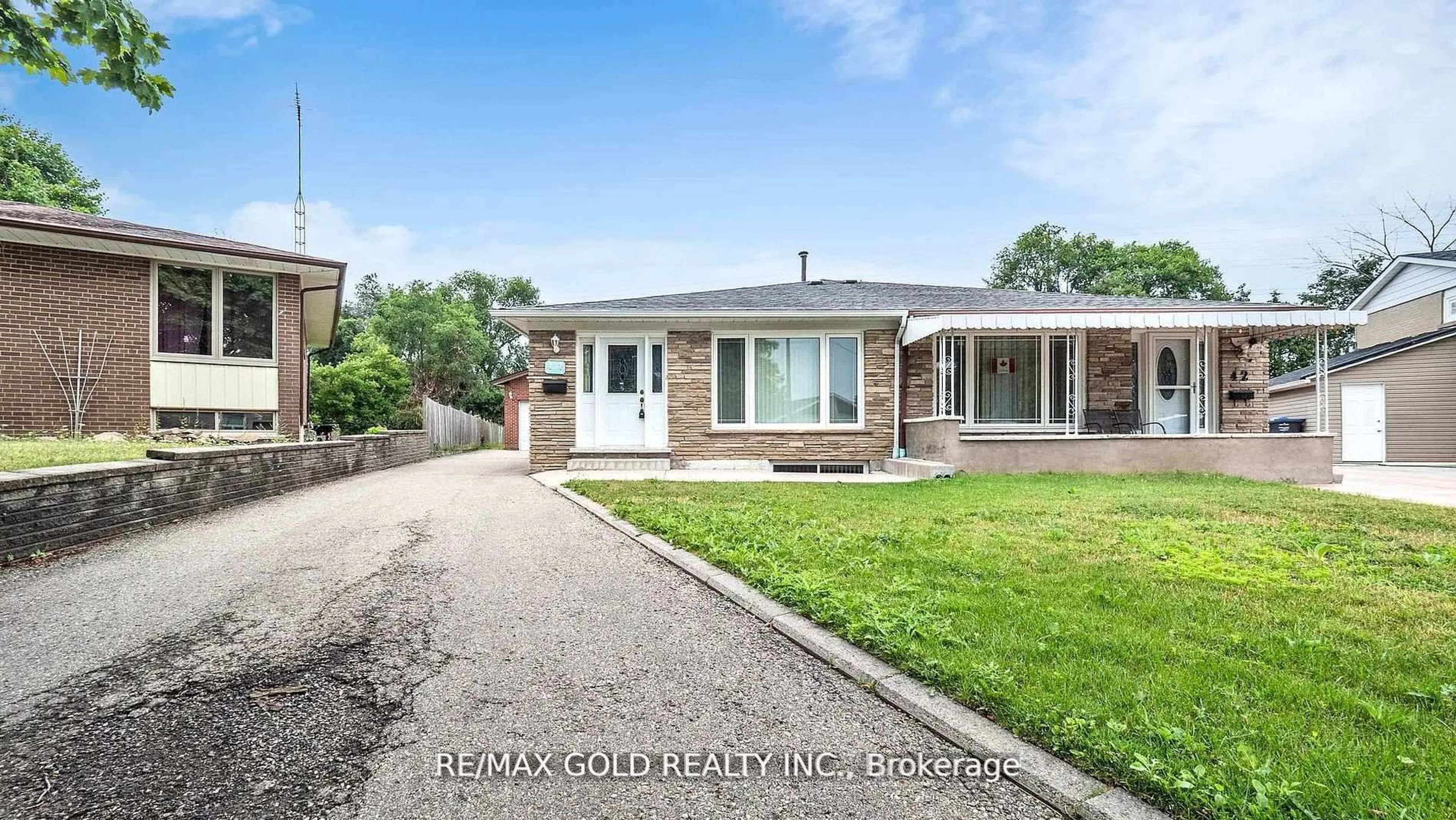 Home with brick exterior material, street for 44 Chatsworth Dr, Brampton Ontario L6X 2L9