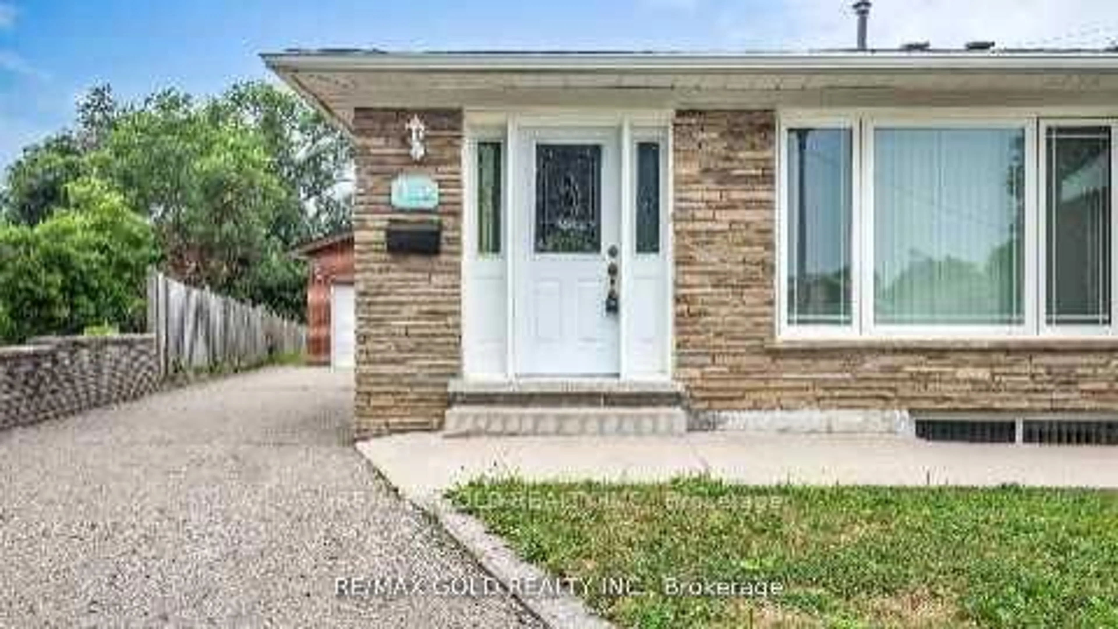 Home with brick exterior material, street for 44 Chatsworth Dr, Brampton Ontario L6X 2L9