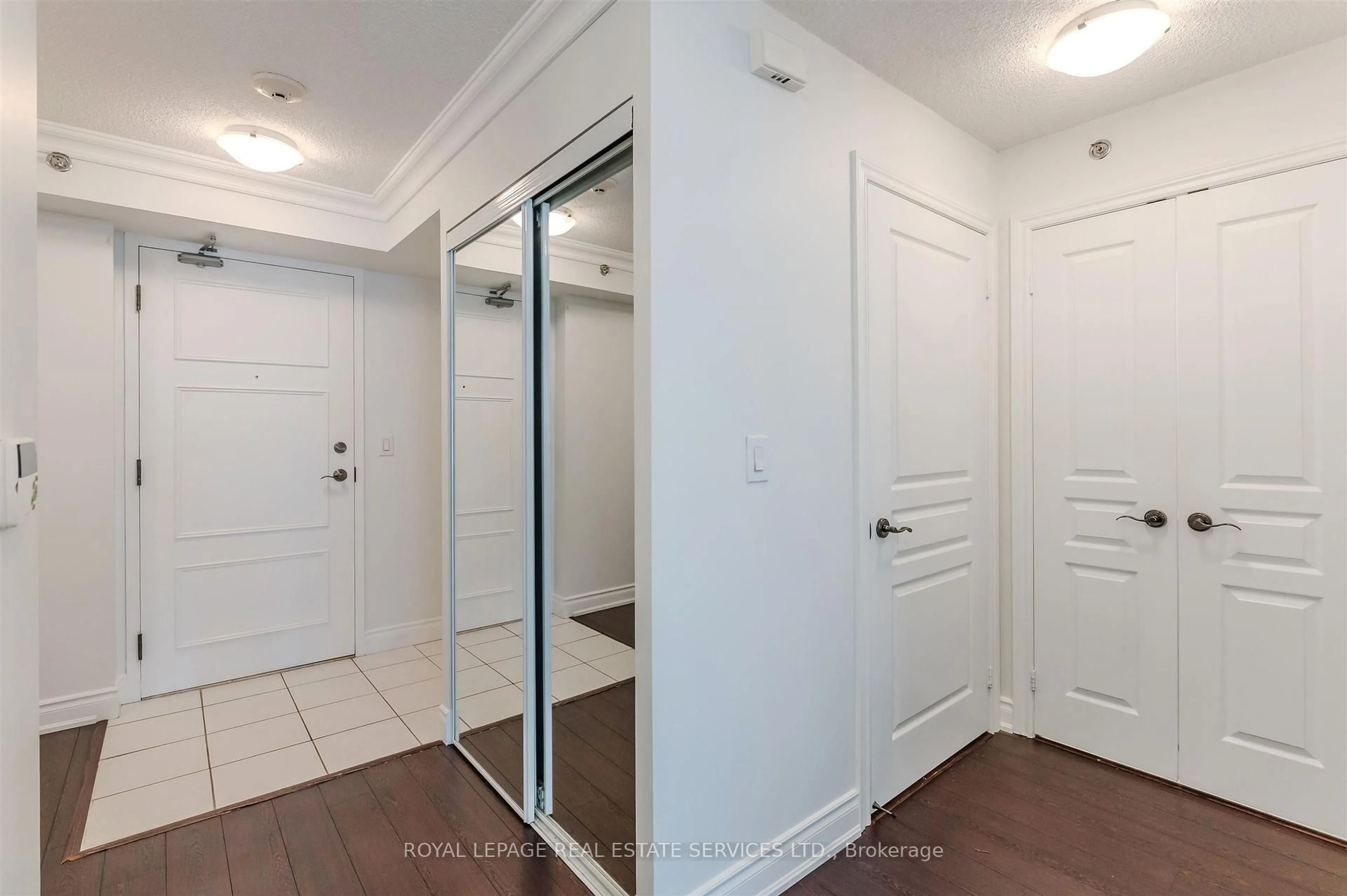 Indoor entryway for 3 Marine Parade Dr #1109, Toronto Ontario M8V 3Z5