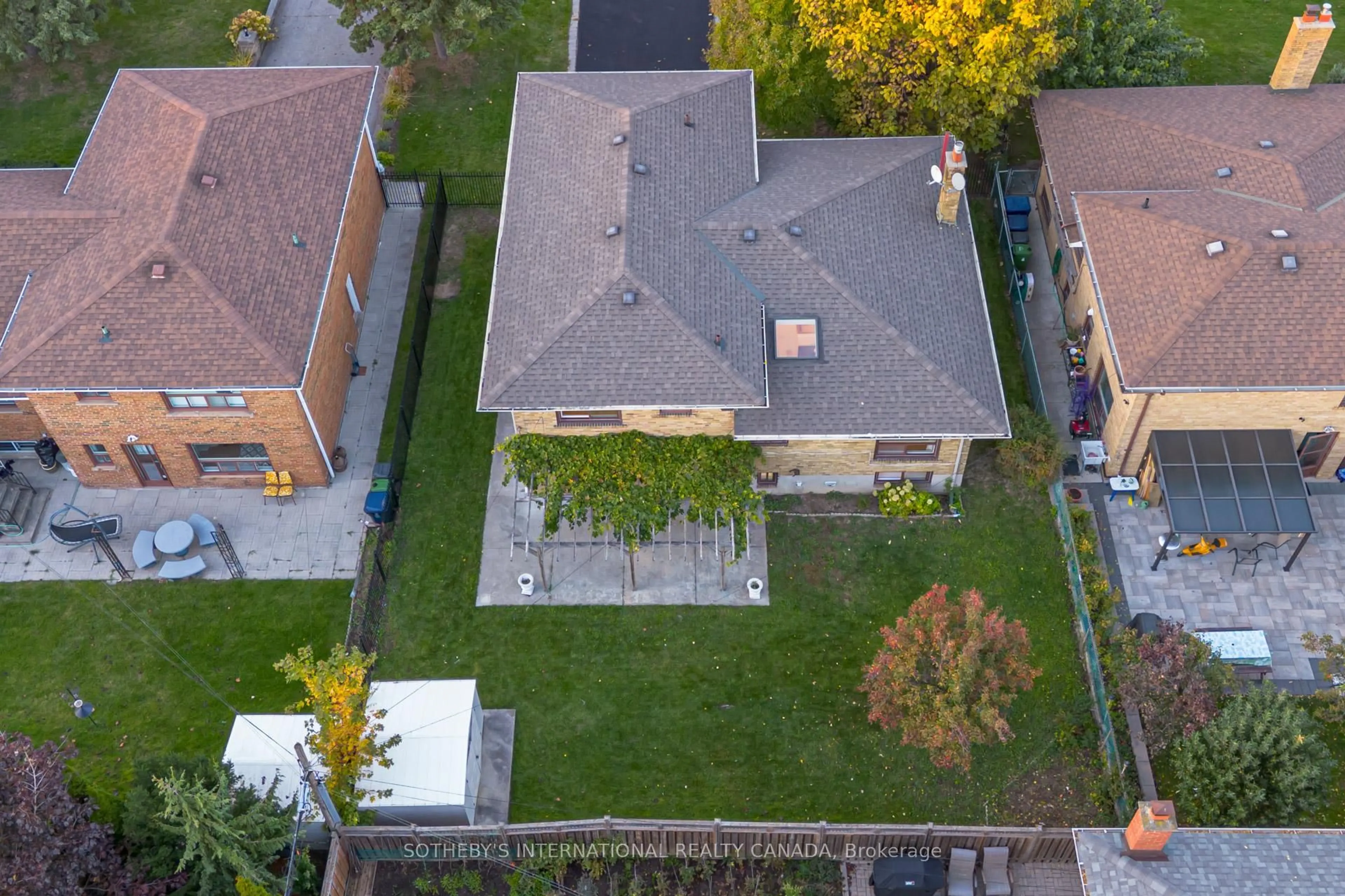 A pic from outside/outdoor area/front of a property/back of a property/a pic from drone, street for 34 Euphrasia Dr, Toronto Ontario M6B 3V9