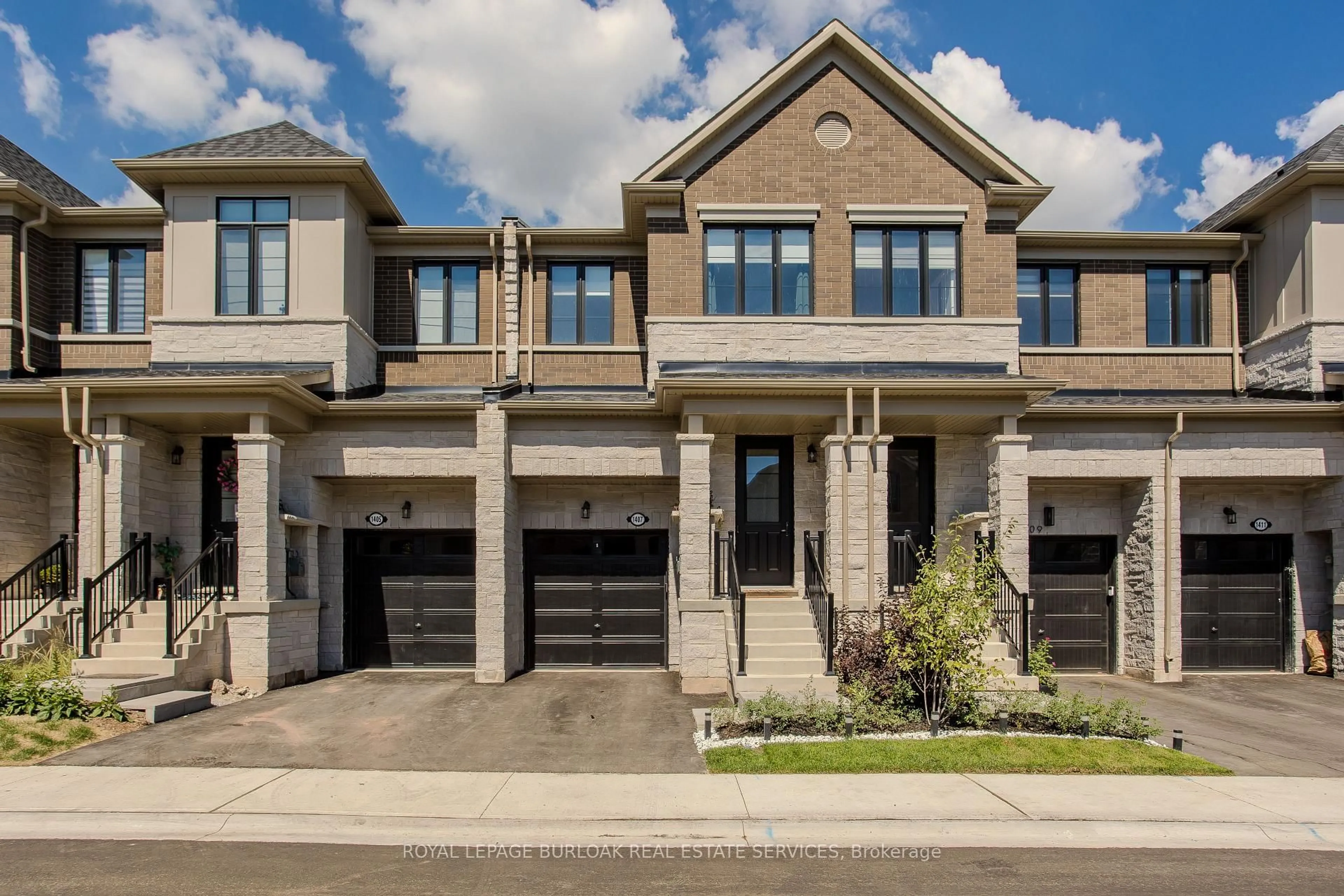 Home with brick exterior material, street for 1407 Oakmont Common, Burlington Ontario L7P 0V8
