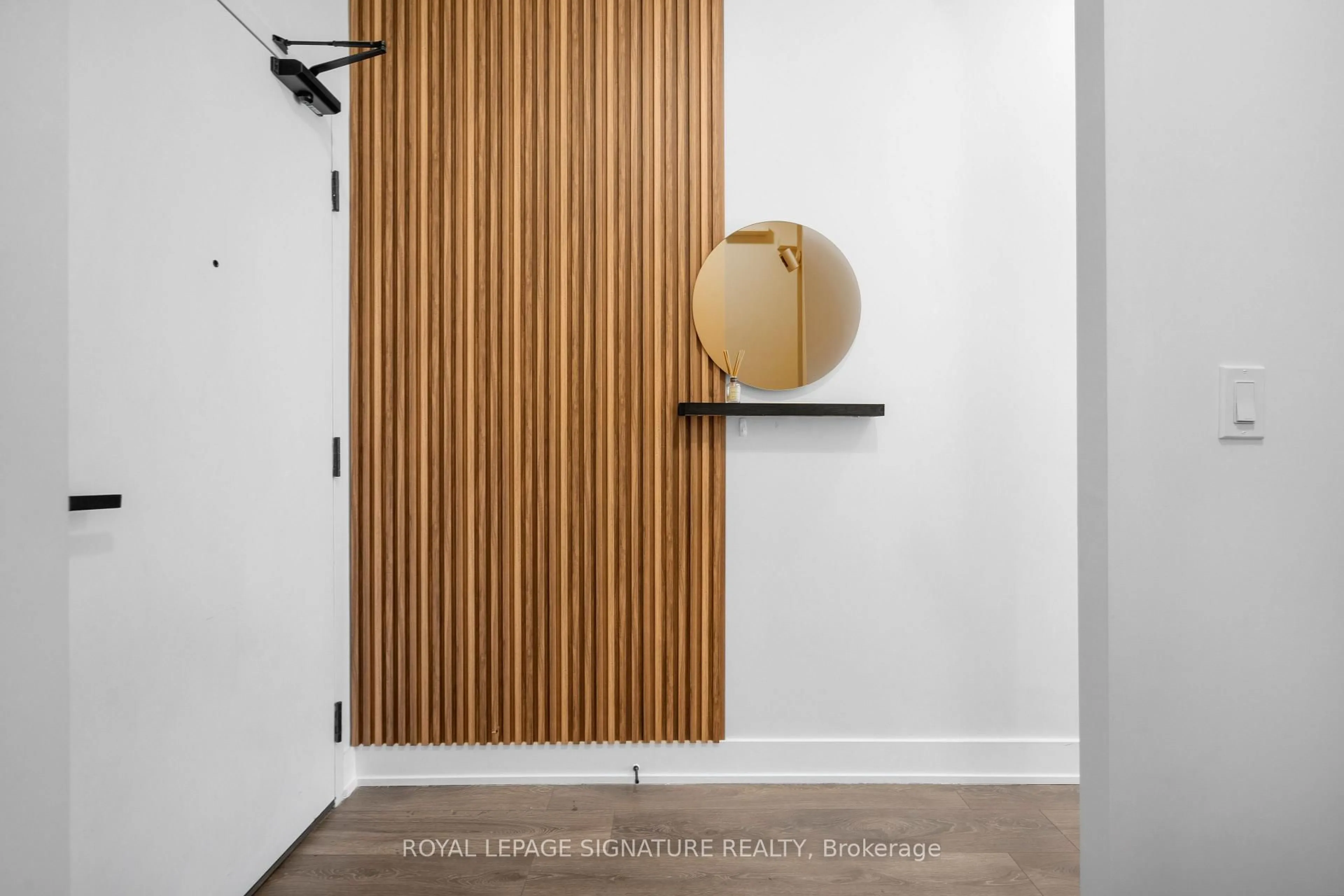 Indoor entryway for 2481 Taunton Rd #367, Oakville Ontario L6H 3R7