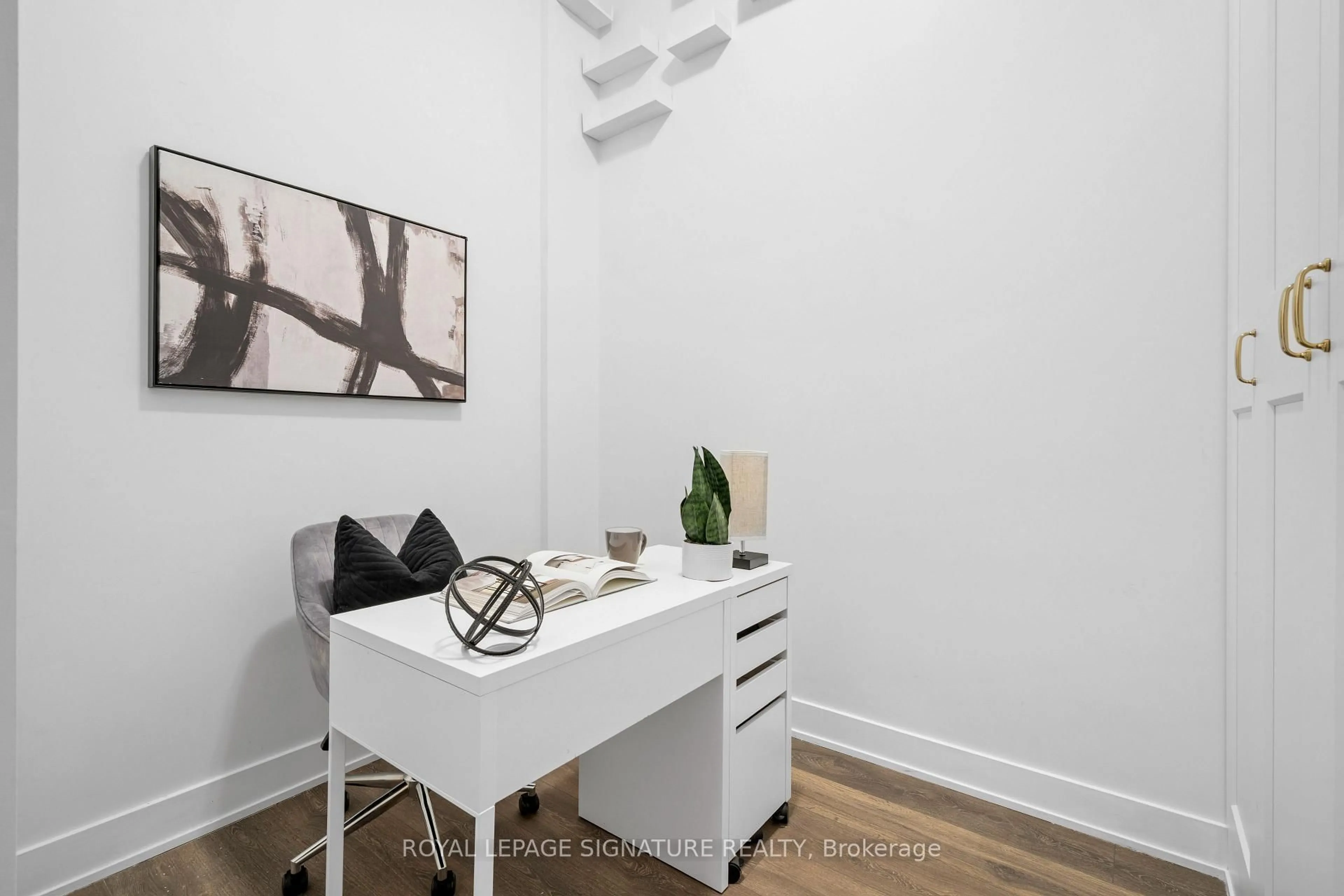 A pic of a room for 2481 Taunton Rd #367, Oakville Ontario L6H 3R7