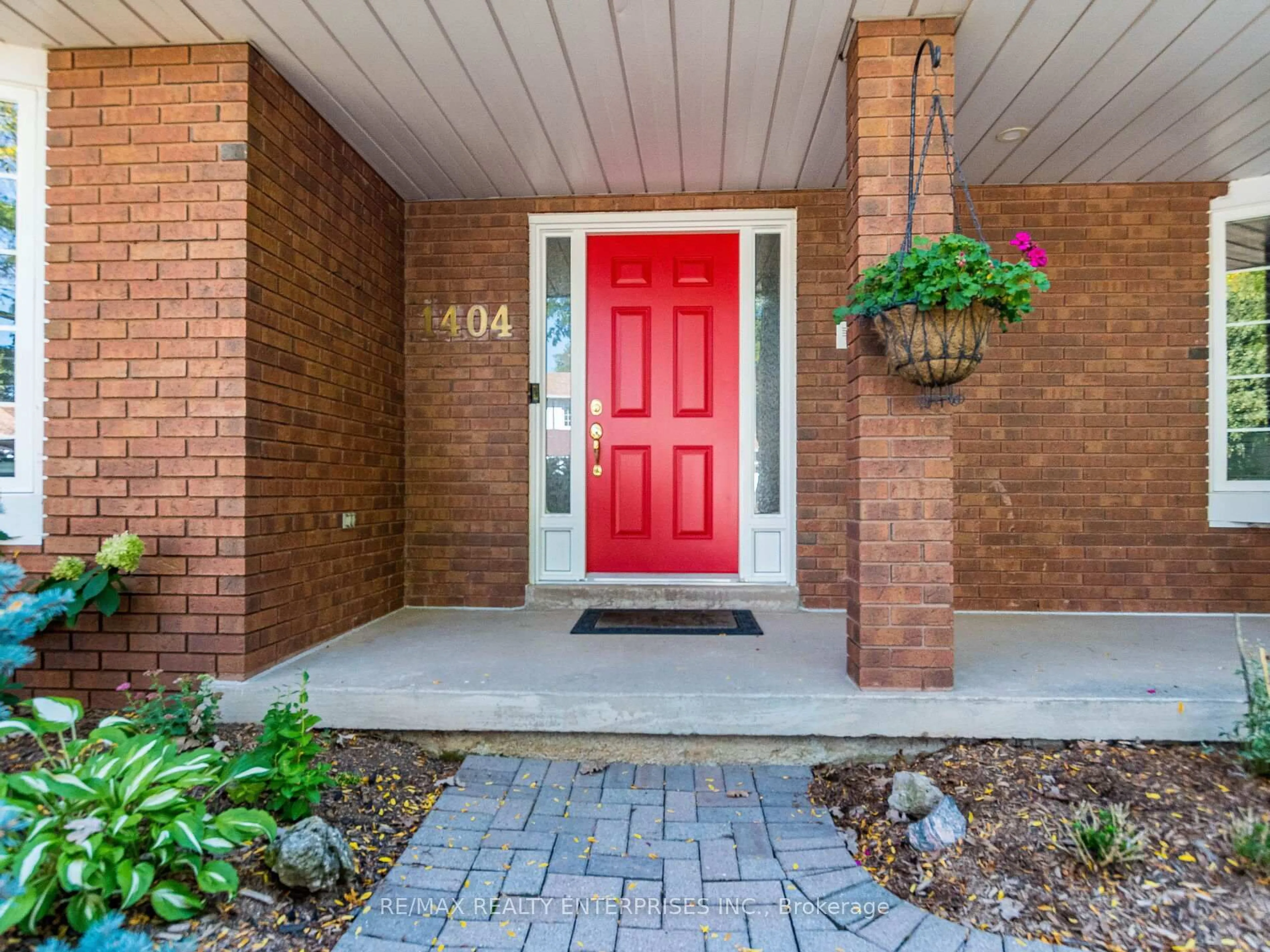 Indoor entryway for 1404 Kimberley Dr, Oakville Ontario L6H 2W6