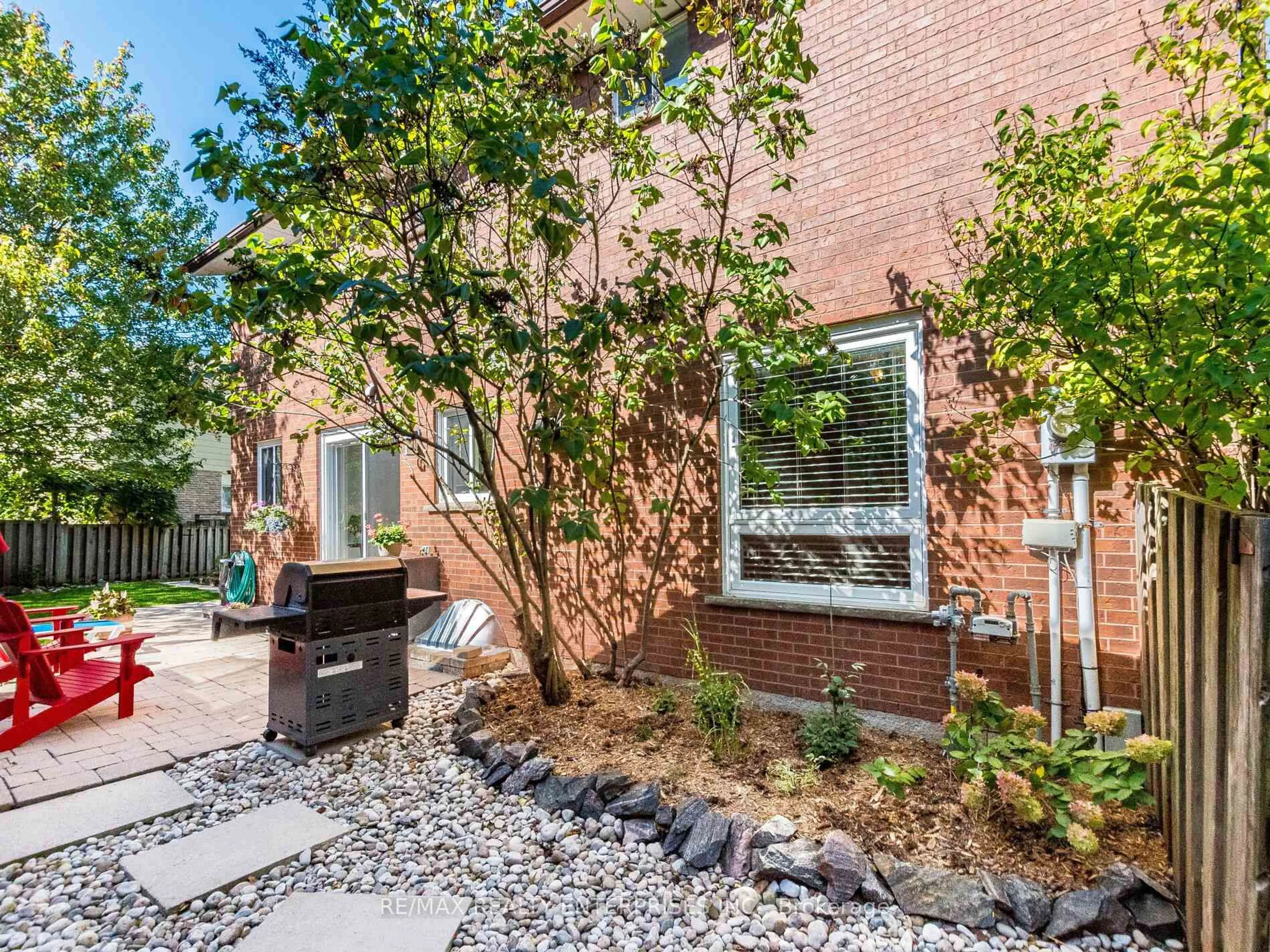 Home with brick exterior material, street for 1404 Kimberley Dr, Oakville Ontario L6H 2W6