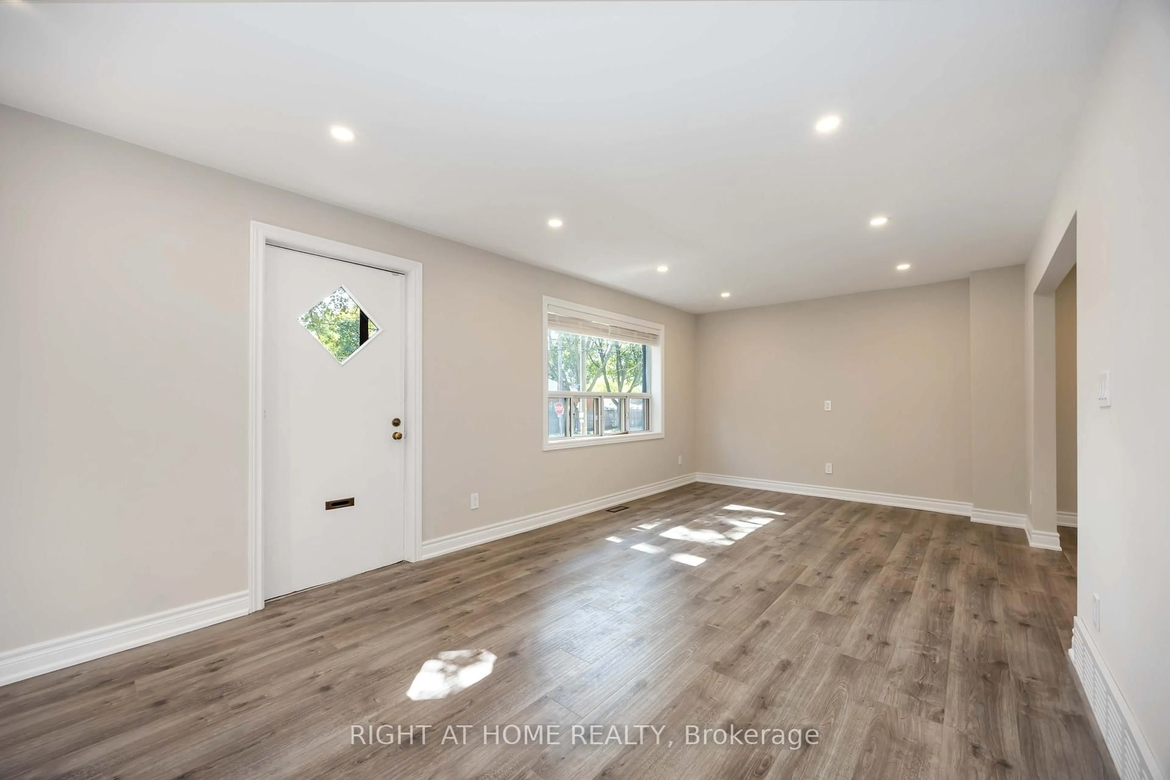 Indoor entryway for 12 Rosalie Ave, Toronto Ontario M3L 1C5