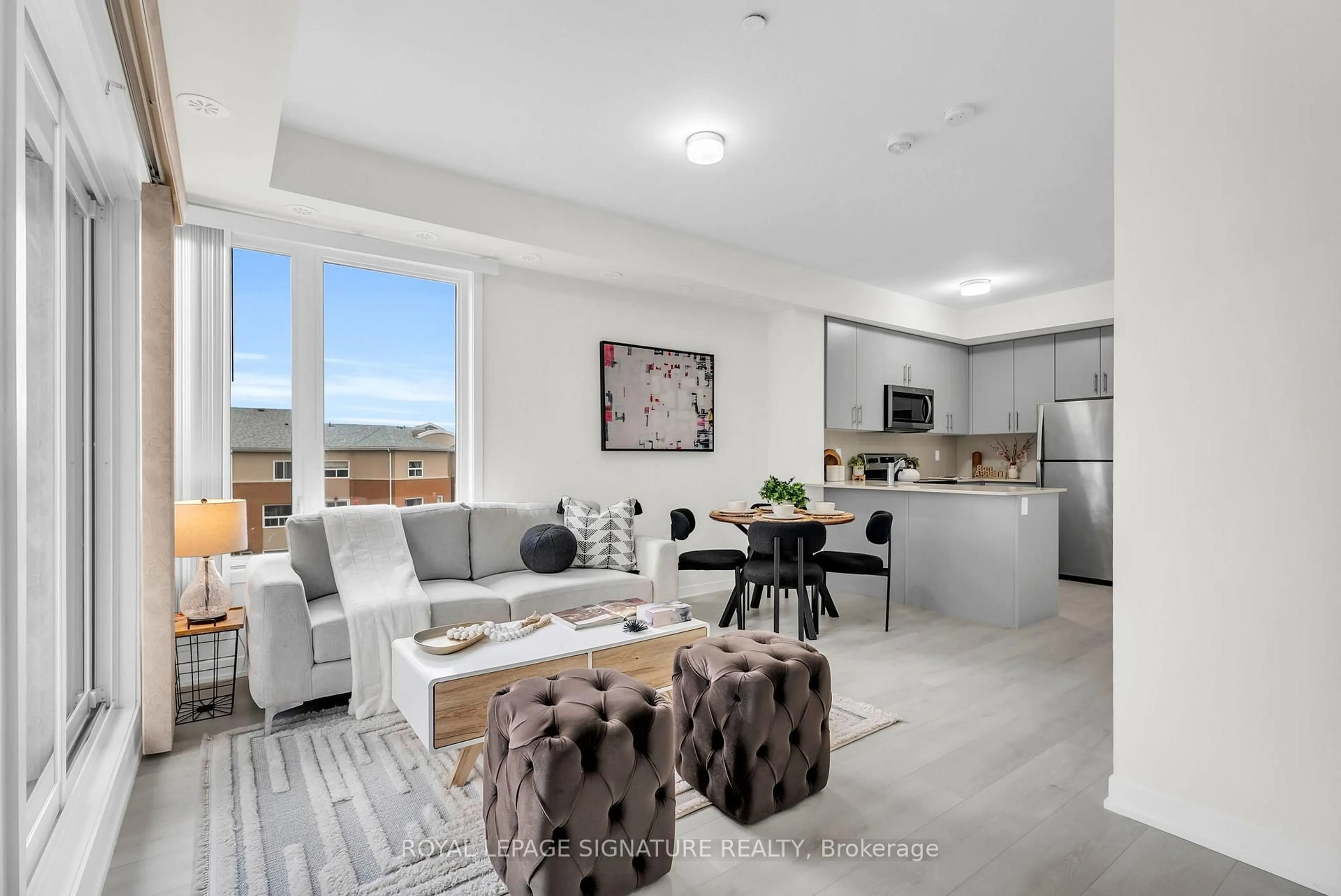 Living room with furniture, unknown for 3409 Ridgeway Dr #36, Mississauga Ontario L5L 0B9