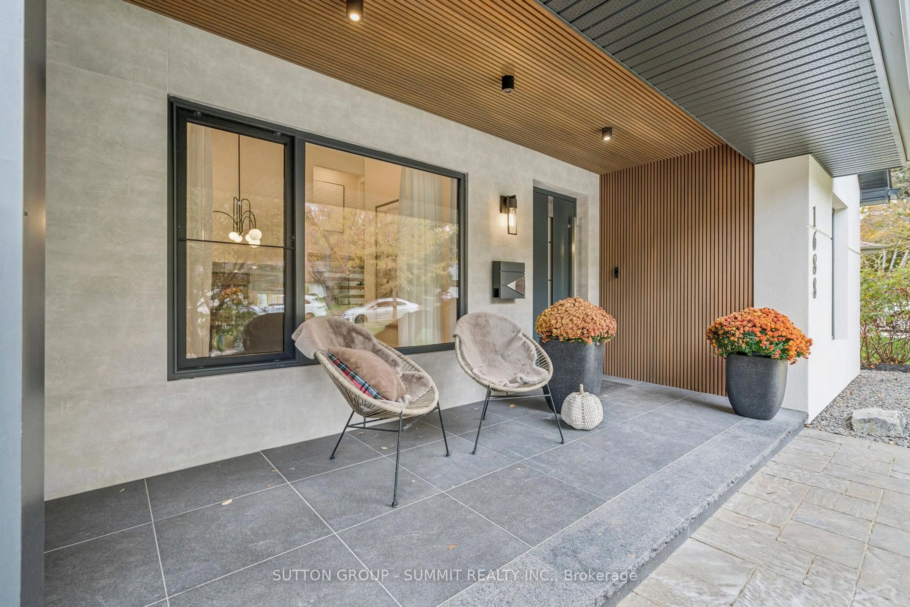 Patio, street for 1688 Missenden Cres, Mississauga Ontario L5J 2T4