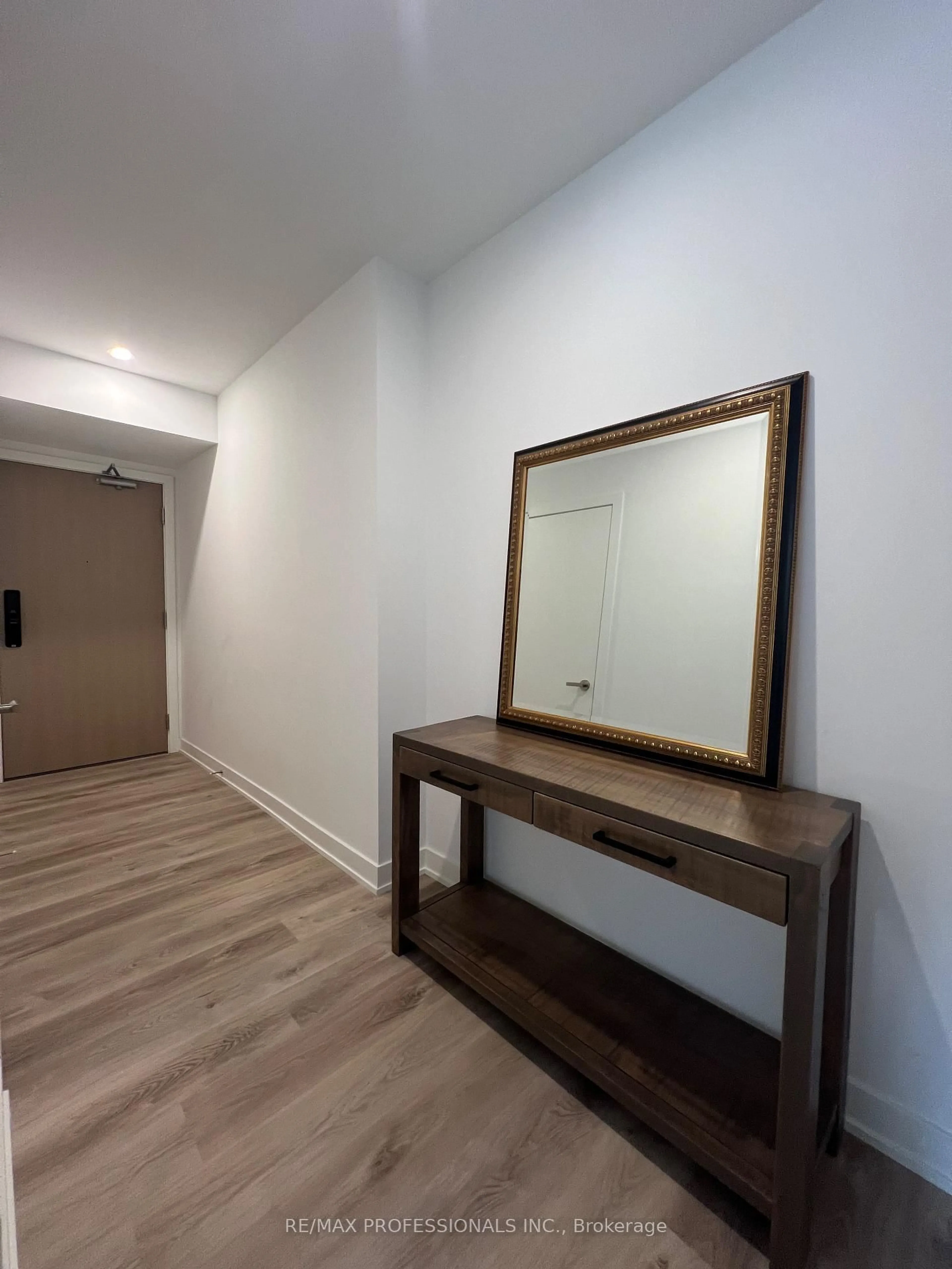 Unknown for 370 Martha St #802, Burlington Ontario L7R 0G9