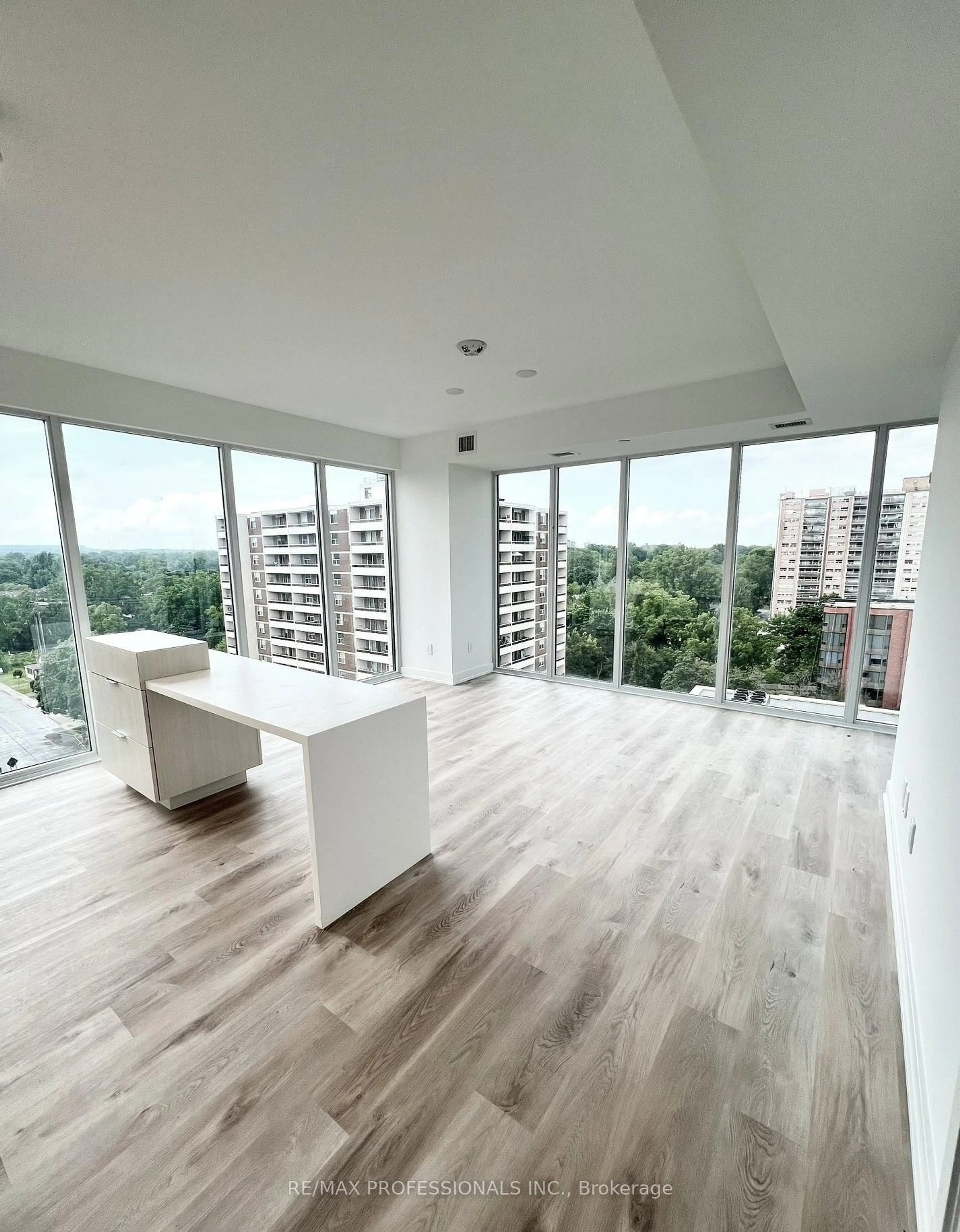 A pic of a room for 370 Martha St #802, Burlington Ontario L7R 0G9