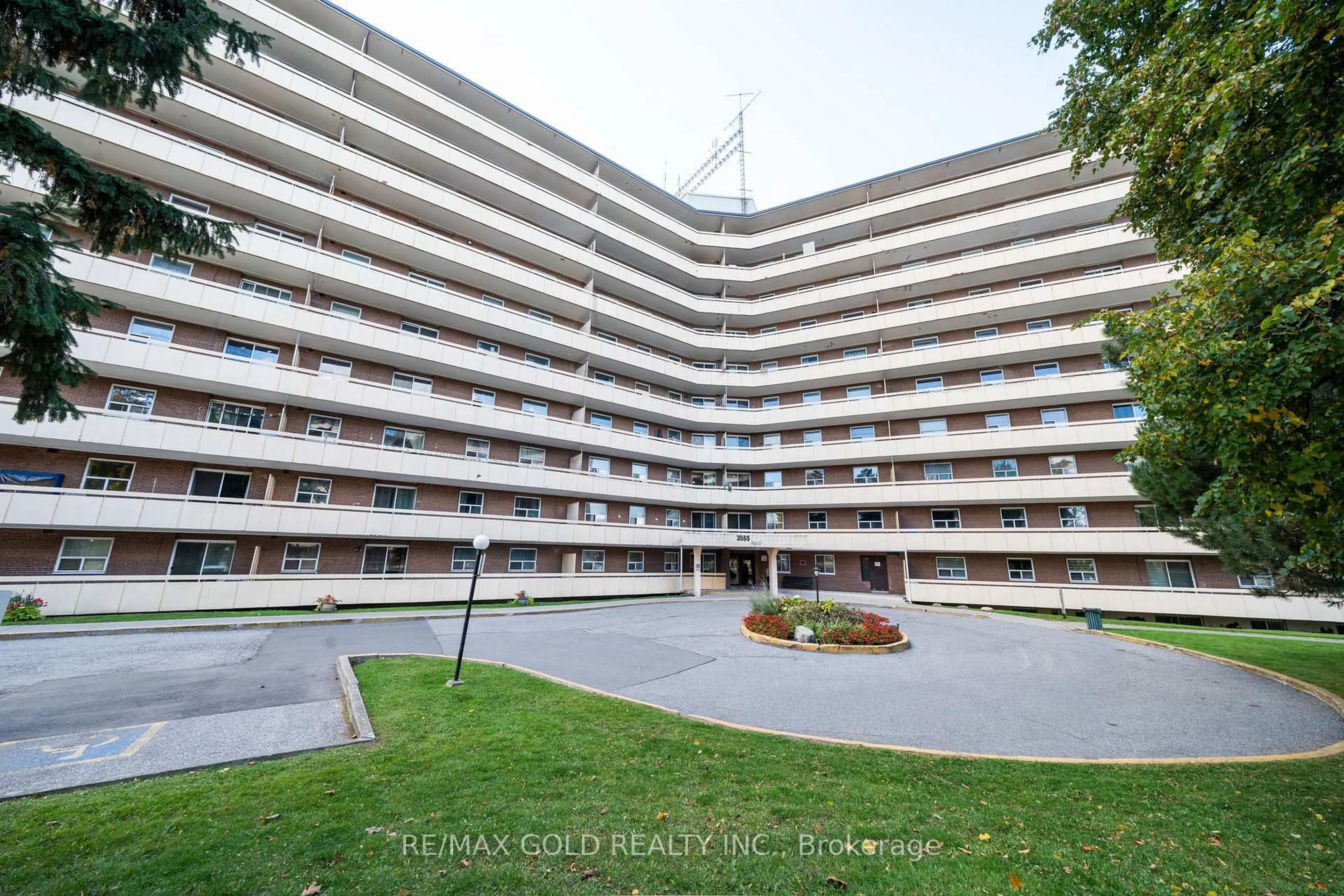 Patio, building for 3555 DERRY Rd #605, Mississauga Ontario L4T 1B2