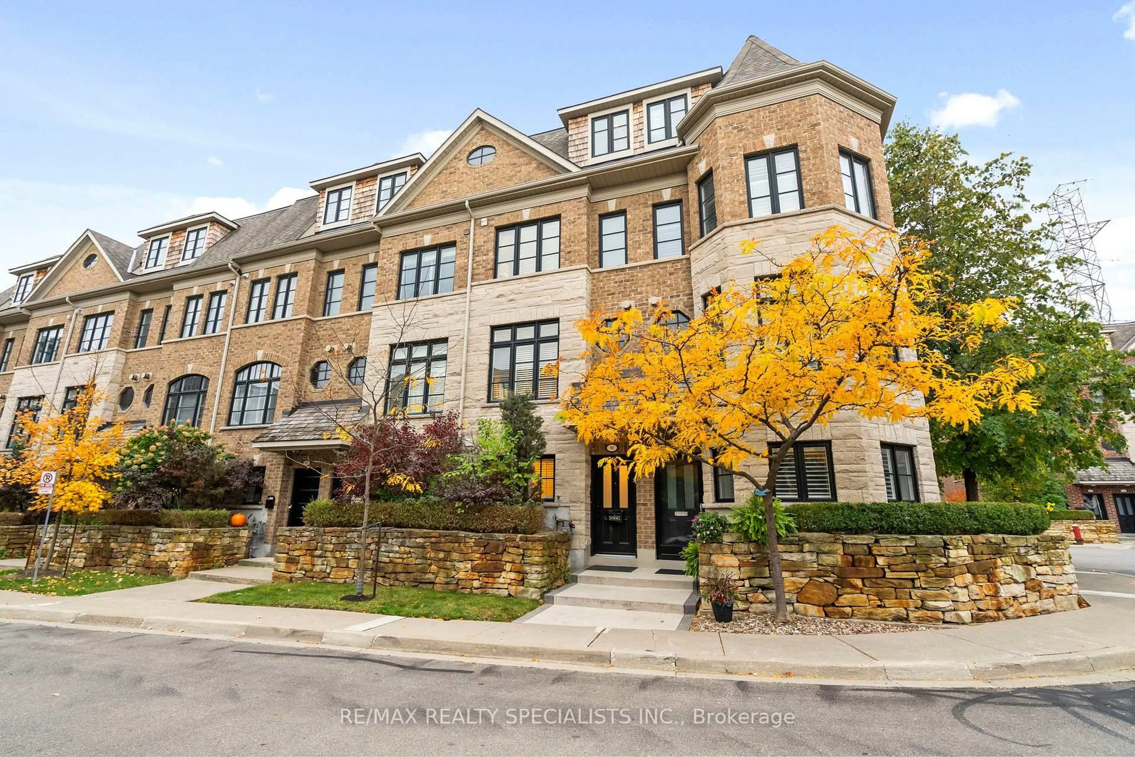 Home with brick exterior material, street for 1812 Burnhamthorpe Rd #80, Mississauga Ontario L4X 0A3
