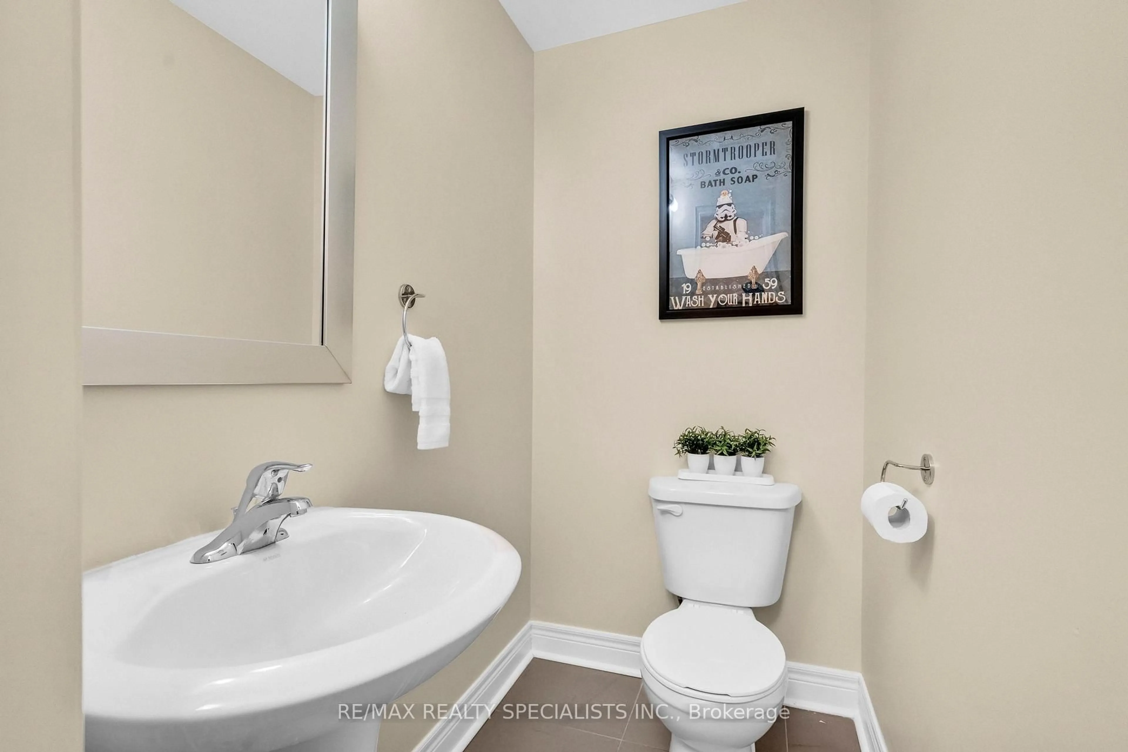 Standard bathroom, ceramic/tile floor for 1812 Burnhamthorpe Rd #80, Mississauga Ontario L4X 0A3