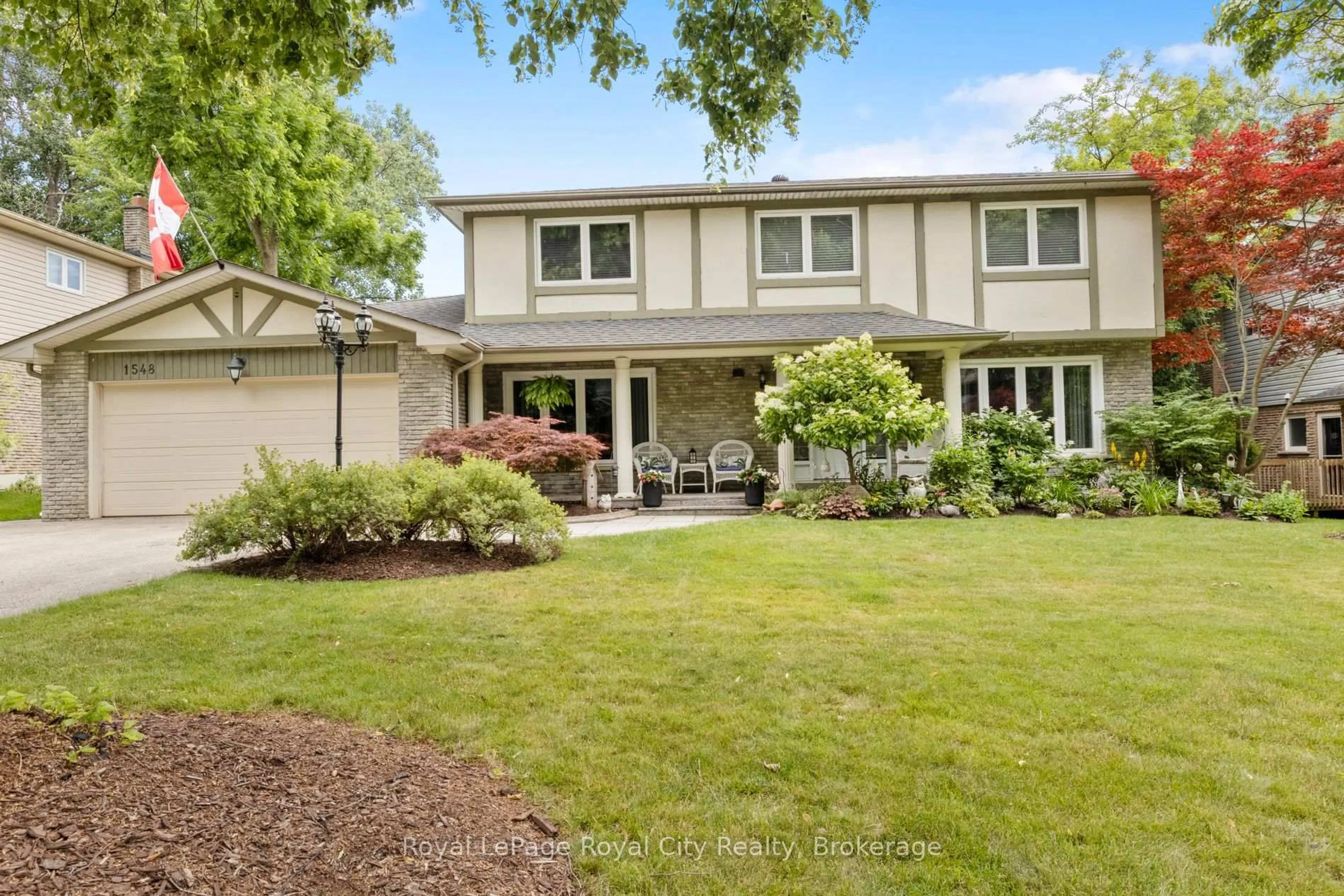 Home with vinyl exterior material, street for 1548 Troika Crt, Mississauga Ontario L5J 4C4