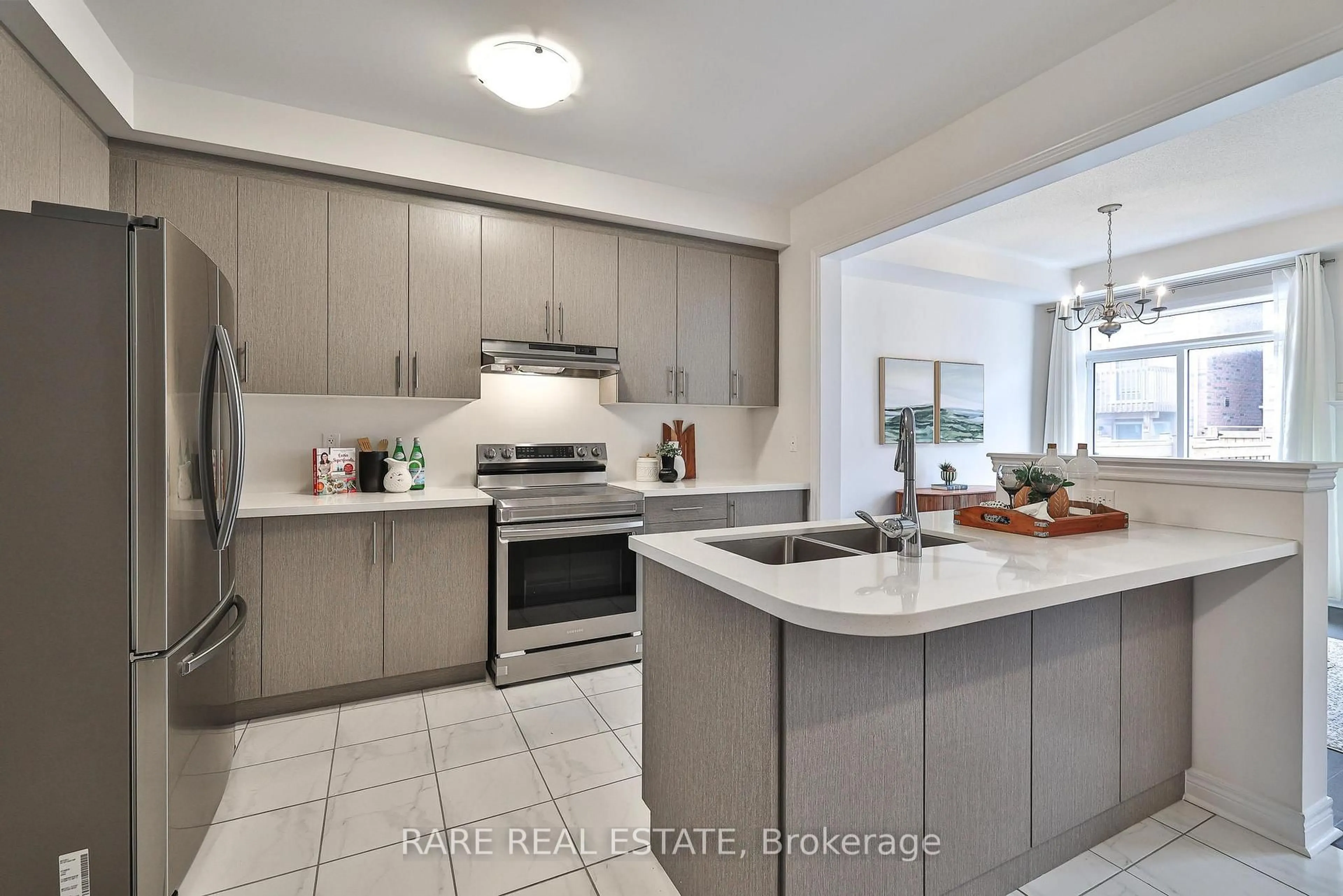 Open concept kitchen, ceramic/tile floor for 129 Marigold Gdns, Oakville Ontario L6H 0Y1