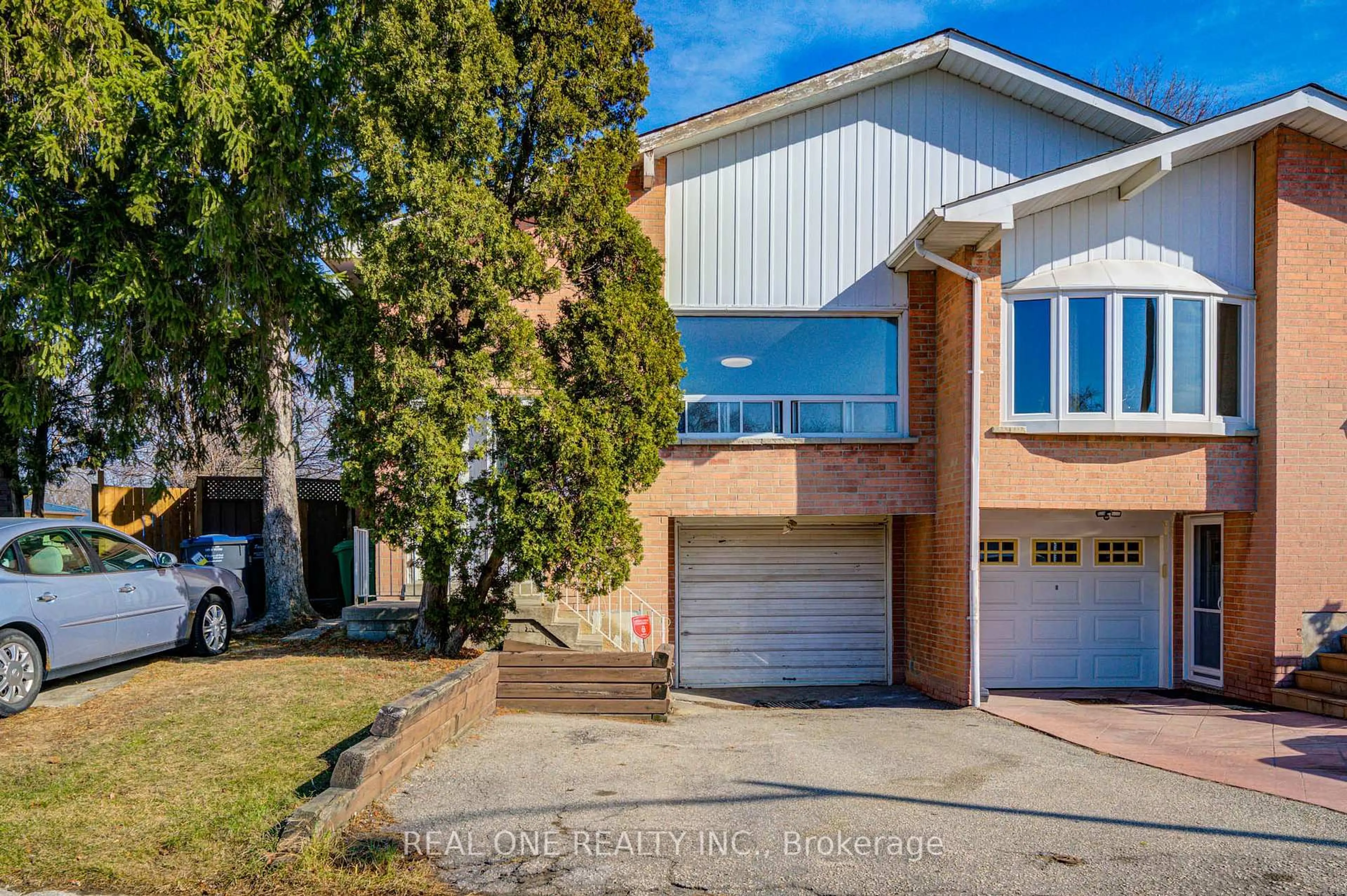 Home with brick exterior material, street for 2525 Trident Ave, Mississauga Ontario L5B 2L3