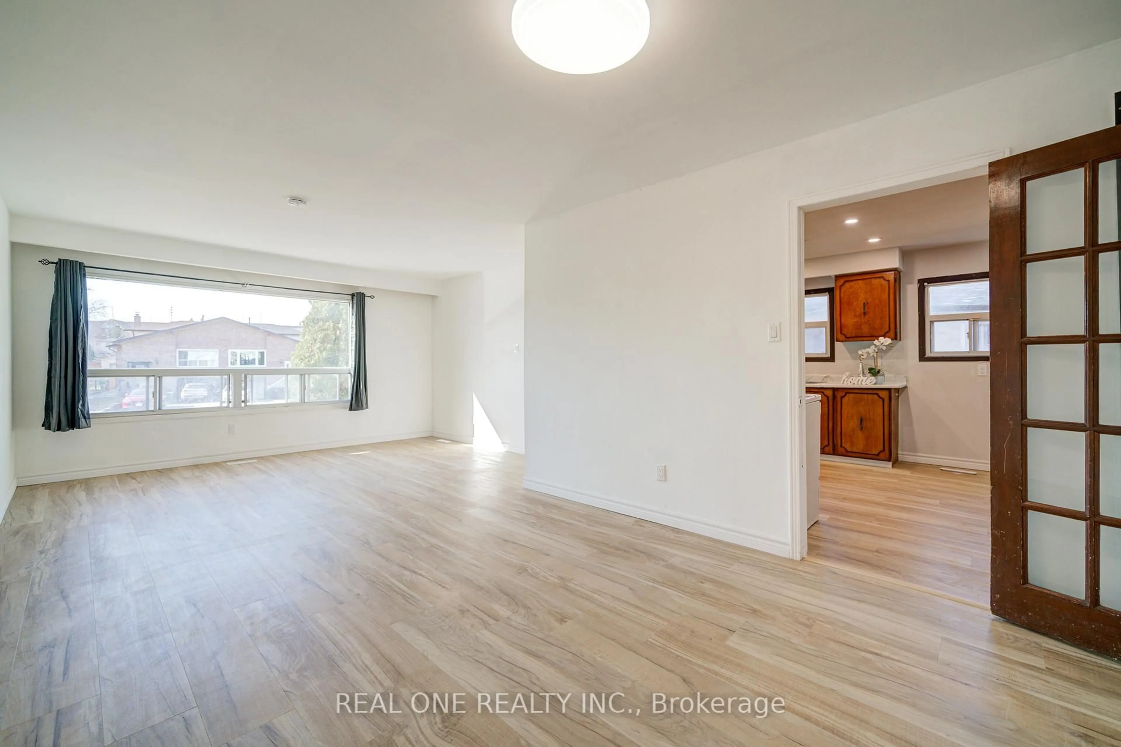 A pic of a room for 2525 Trident Ave, Mississauga Ontario L5B 2L3