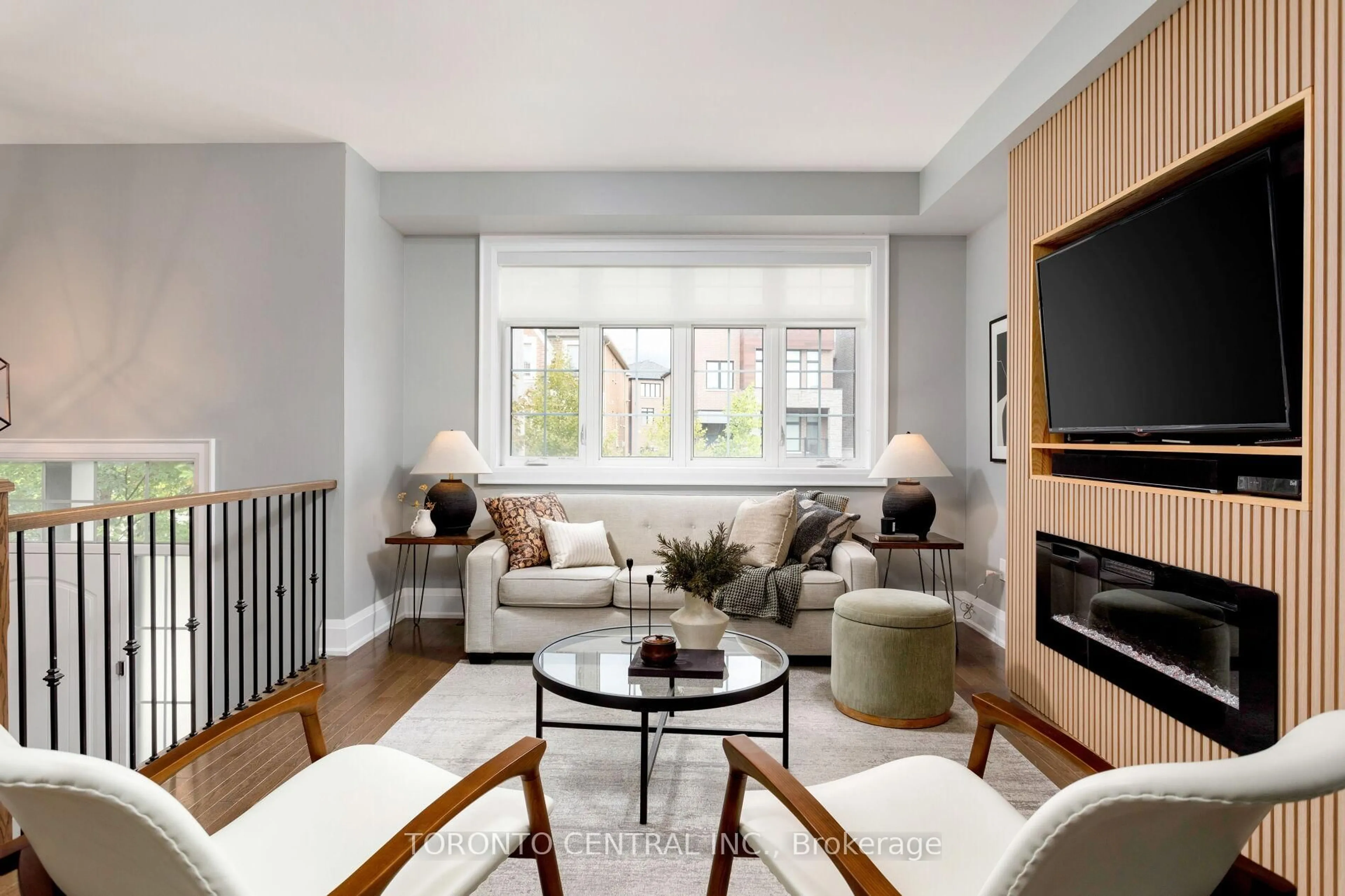 Living room with furniture, unknown for 9 Chimney Swift Crt, Toronto Ontario M9B 0C6