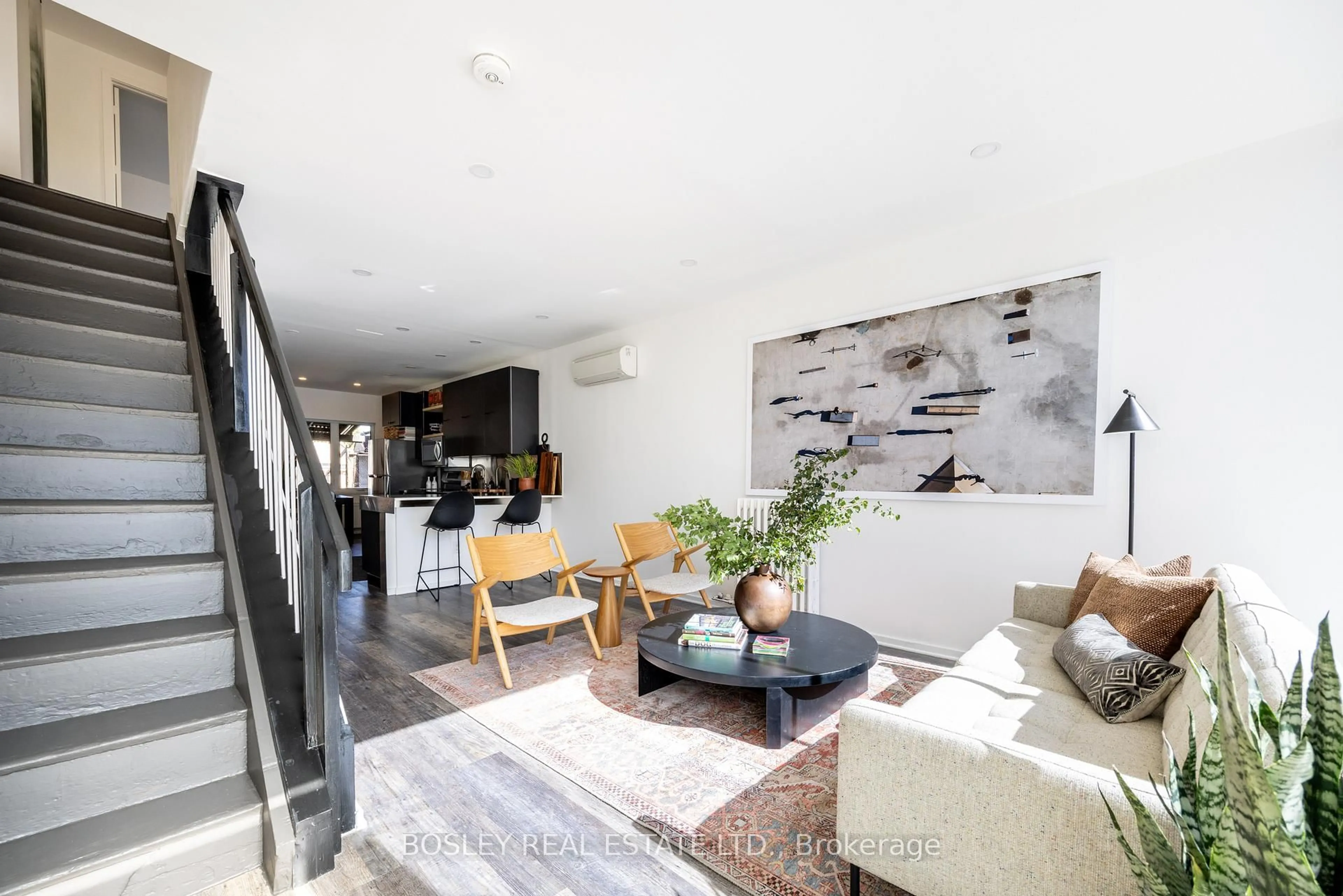 Living room with furniture, unknown for 1007 Weston Rd, Toronto Ontario M6N 3R9