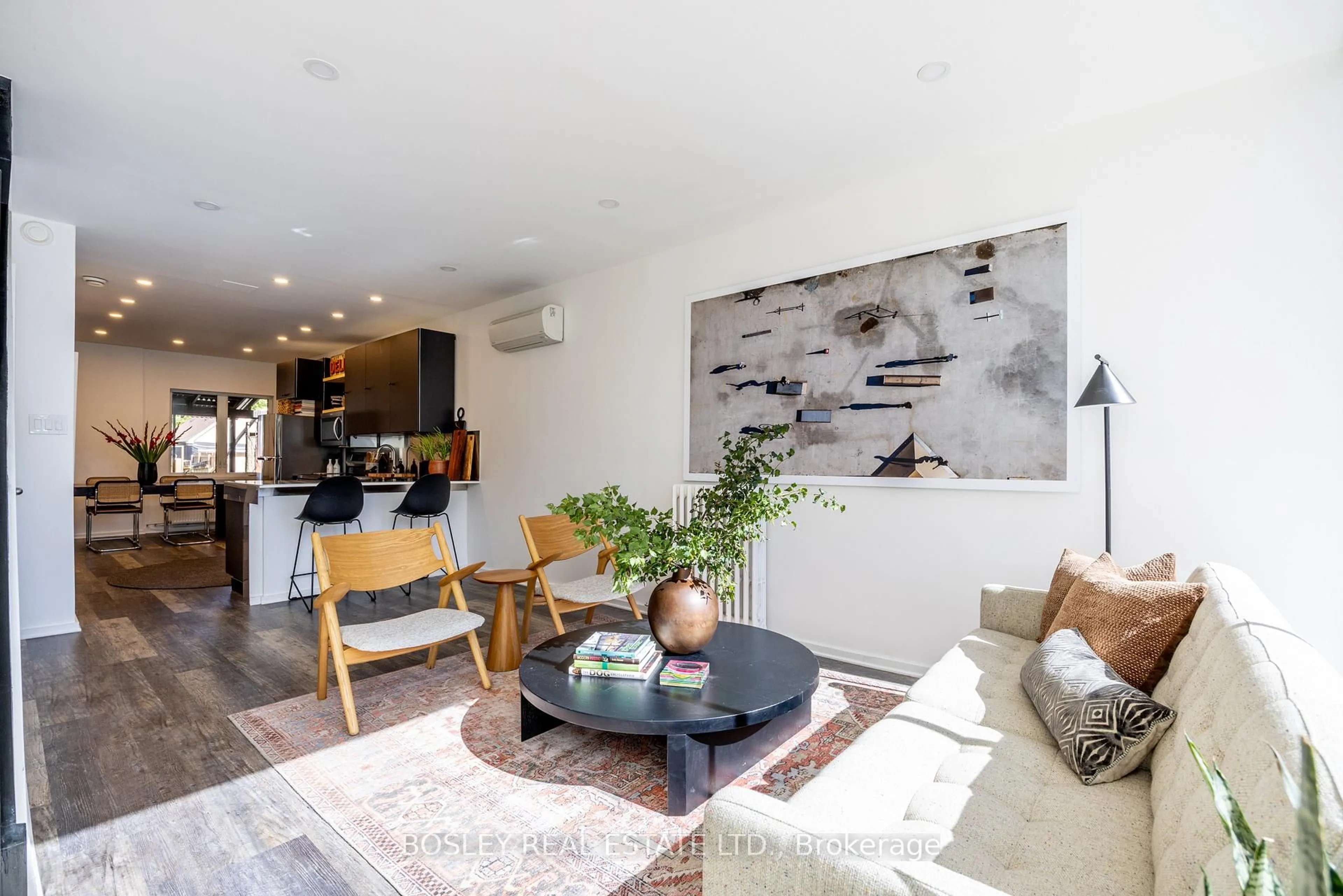 Living room with furniture, unknown for 1007 Weston Rd, Toronto Ontario M6N 3R9